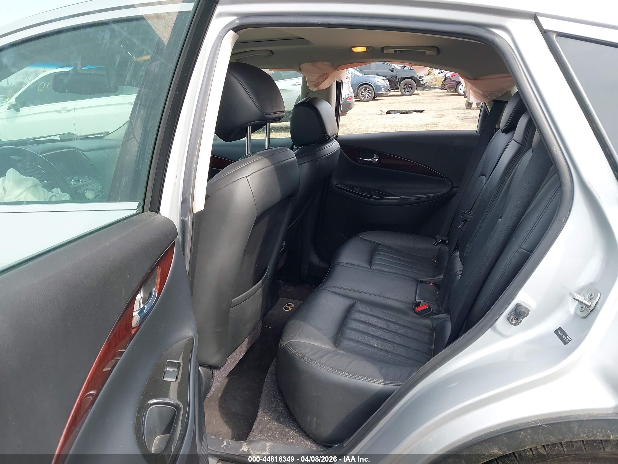 INFINITI EX35 image 8