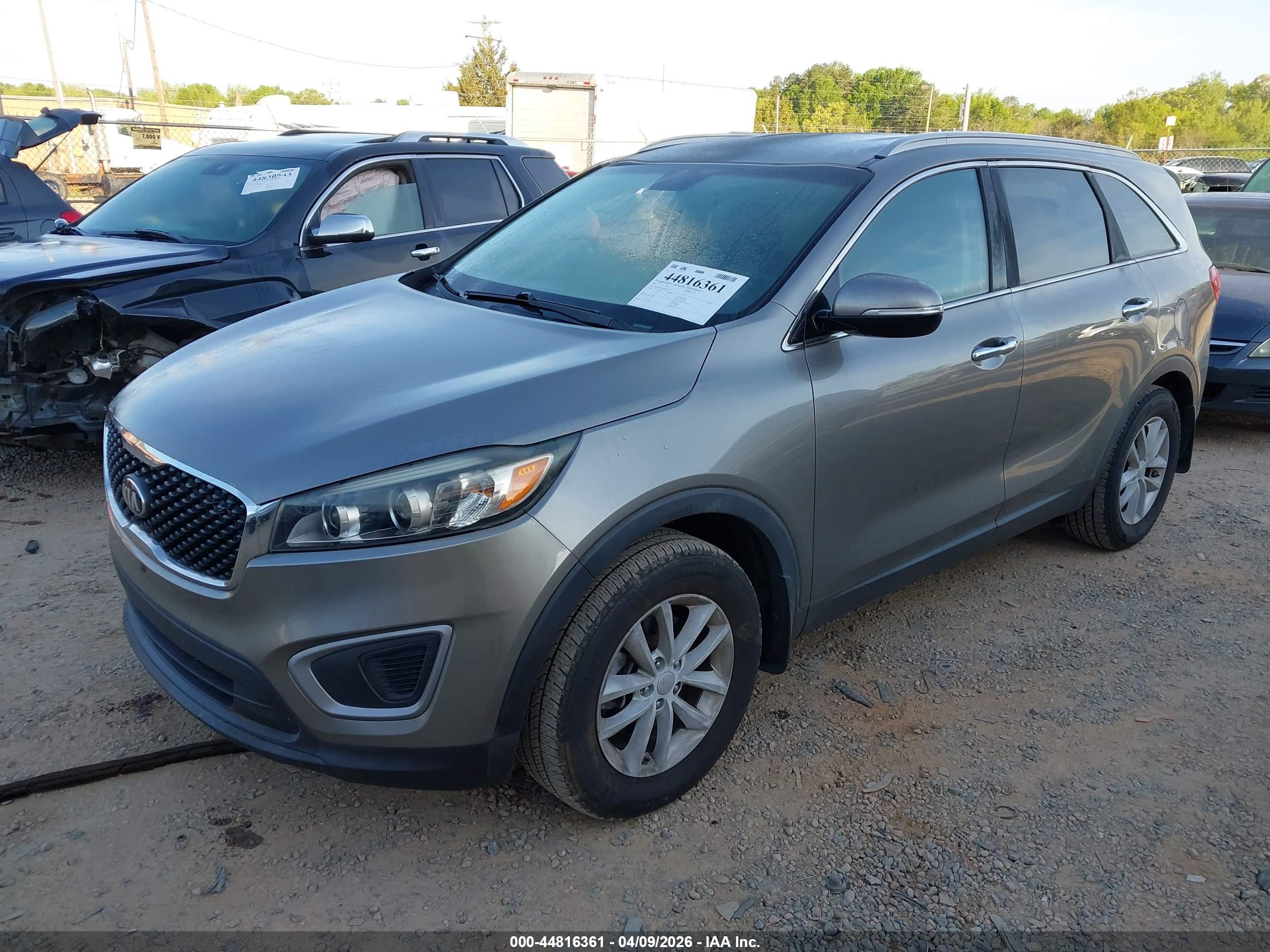 KIA SORENTO image 2