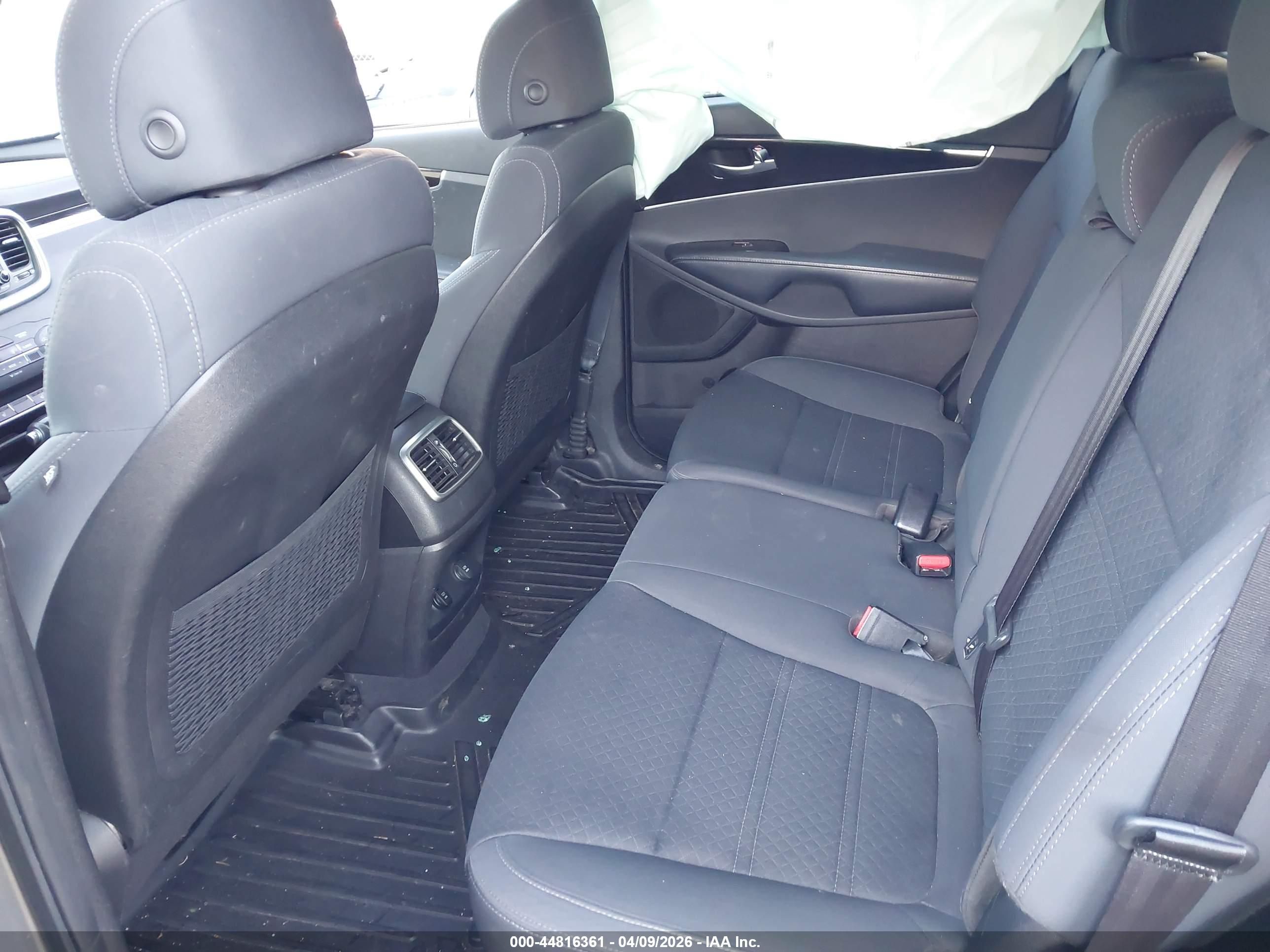 KIA SORENTO image 8