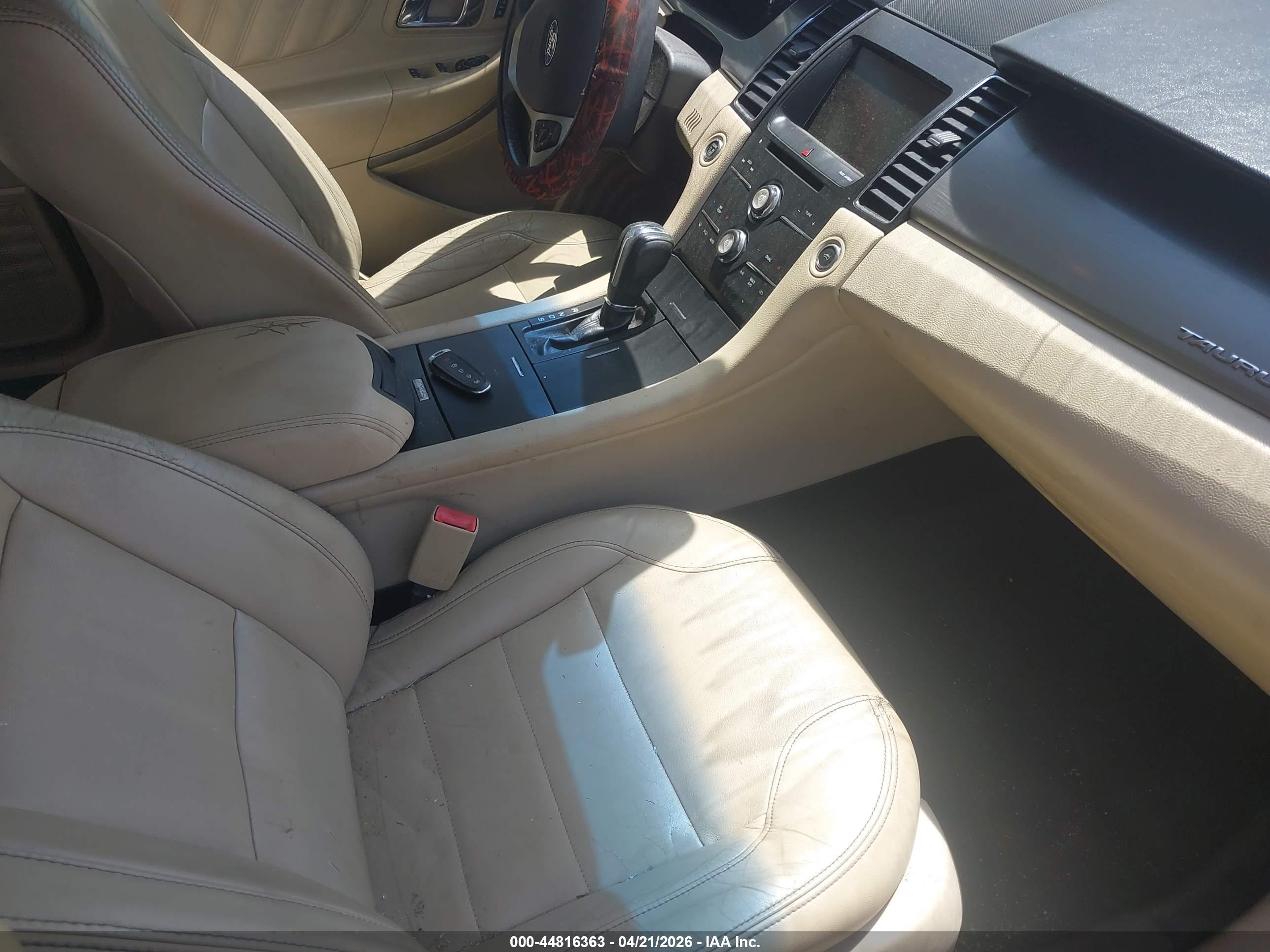 FORD TAURUS image 5