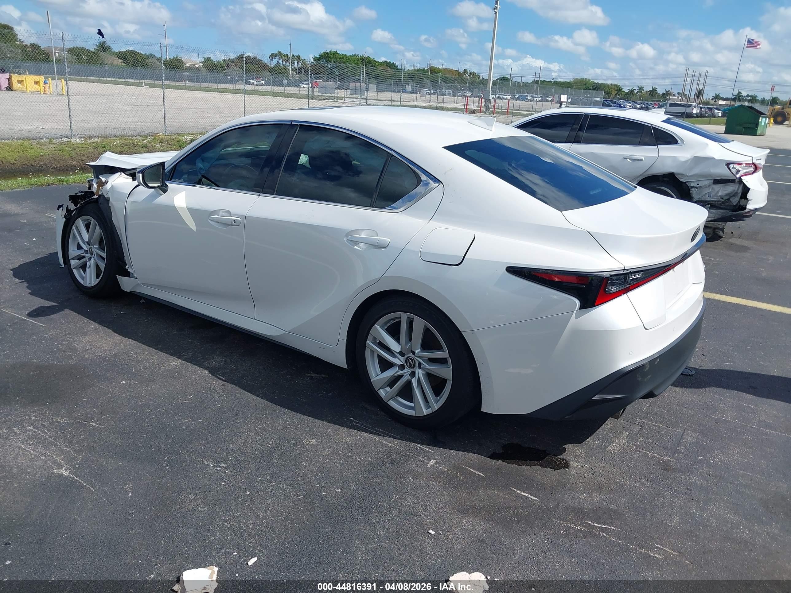 LEXUS IS image 3