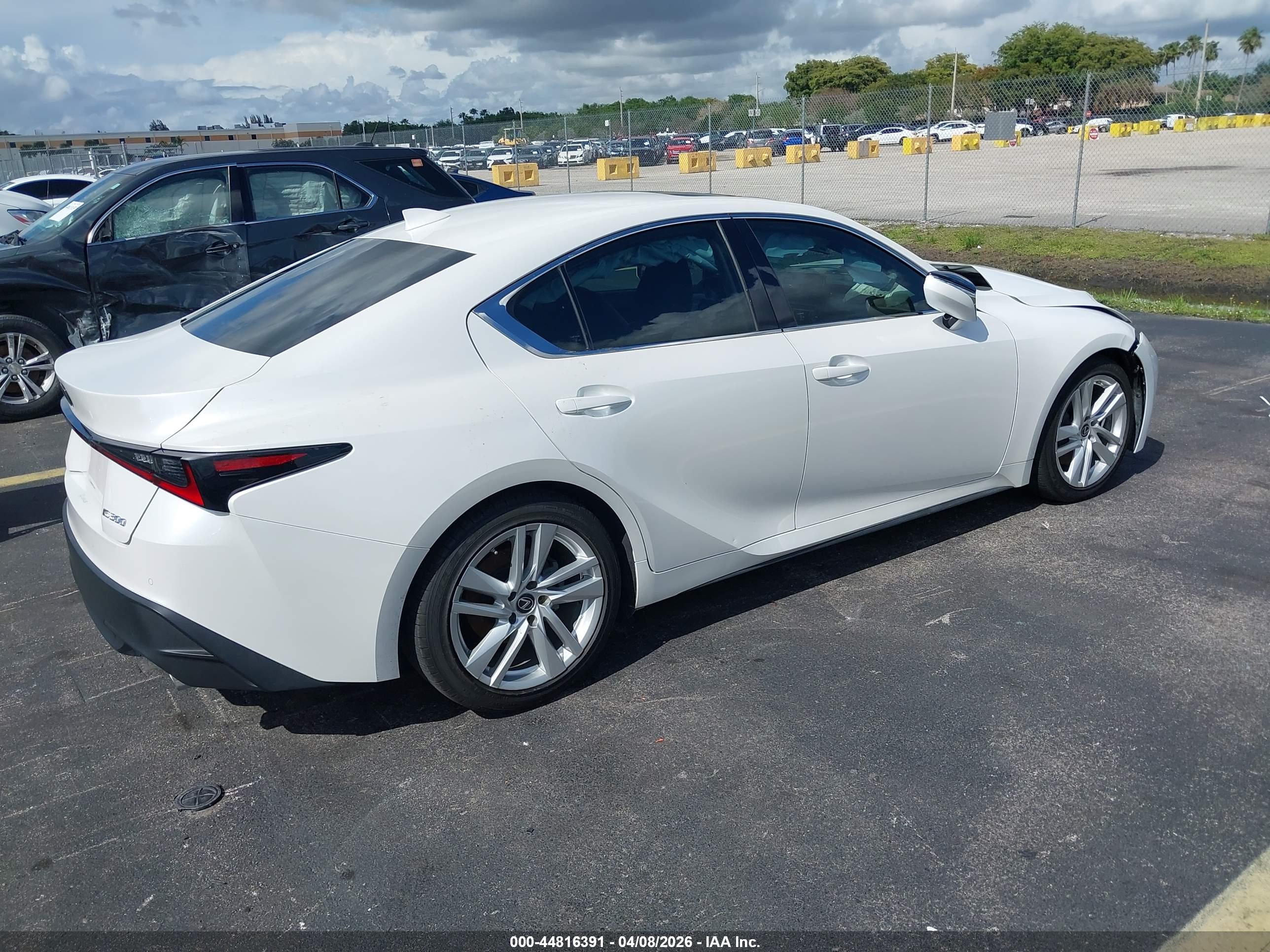 LEXUS IS image 4