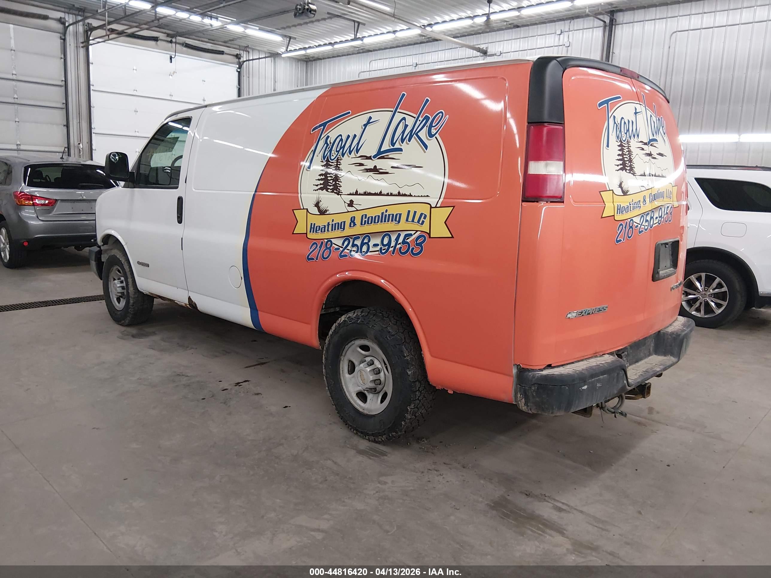 CHEVROLET EXPRESS image 3