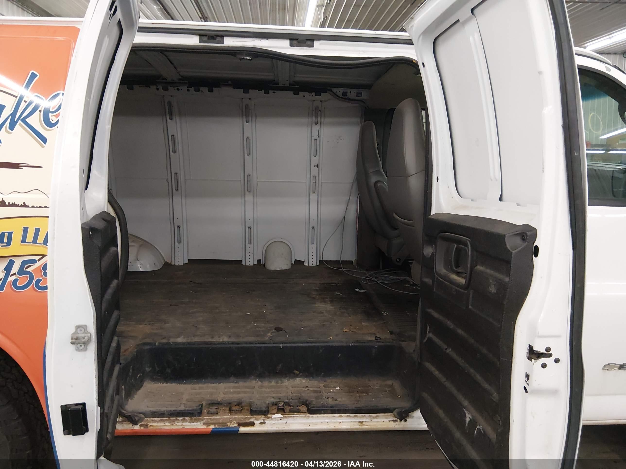 CHEVROLET EXPRESS image 8