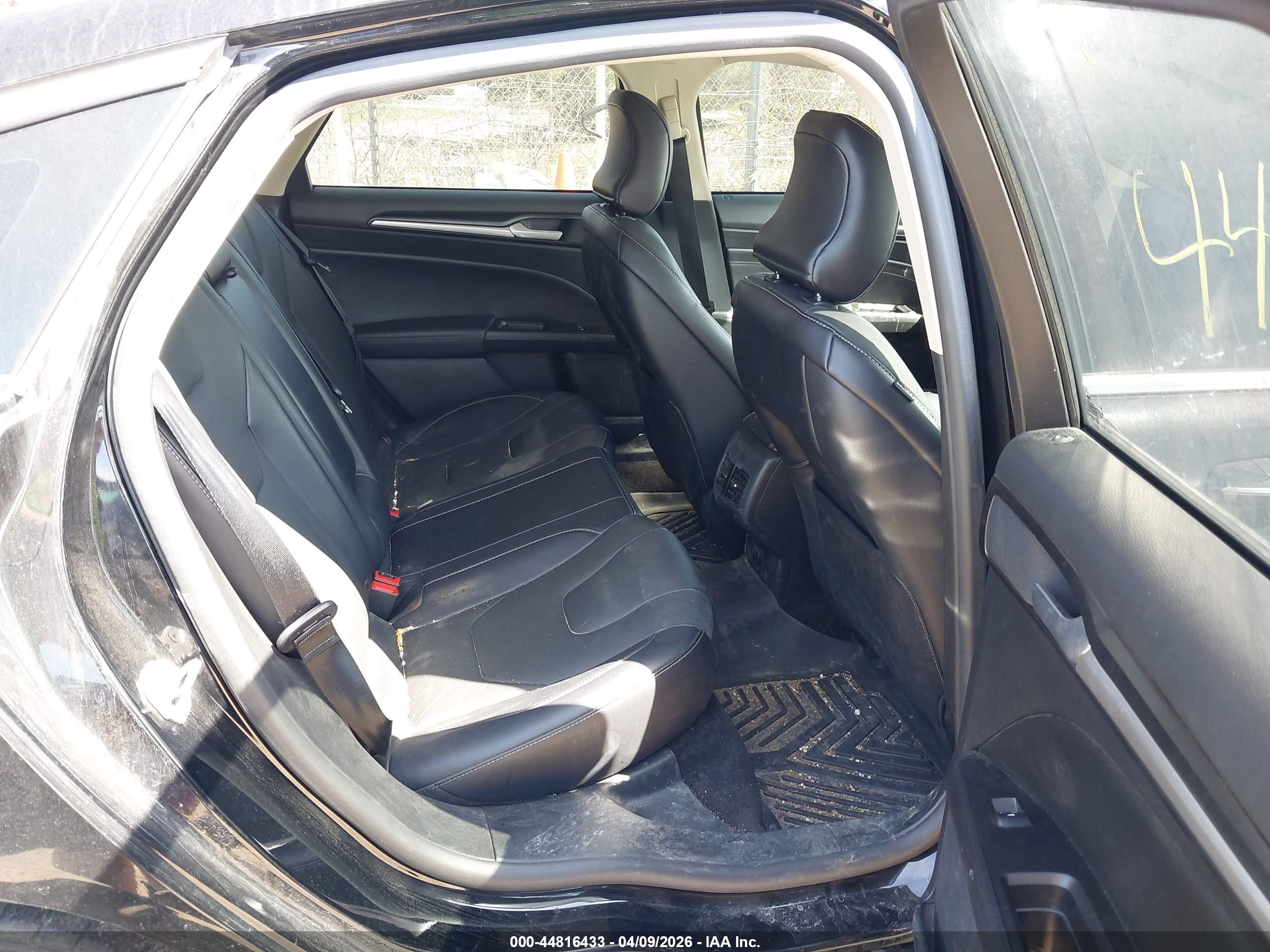 FORD FUSION image 8