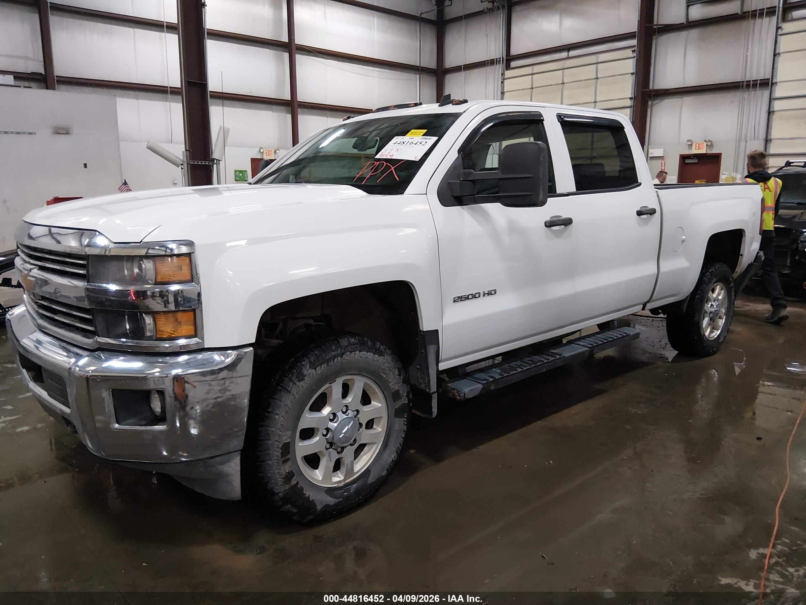 CHEVROLET SILVERADO image 2