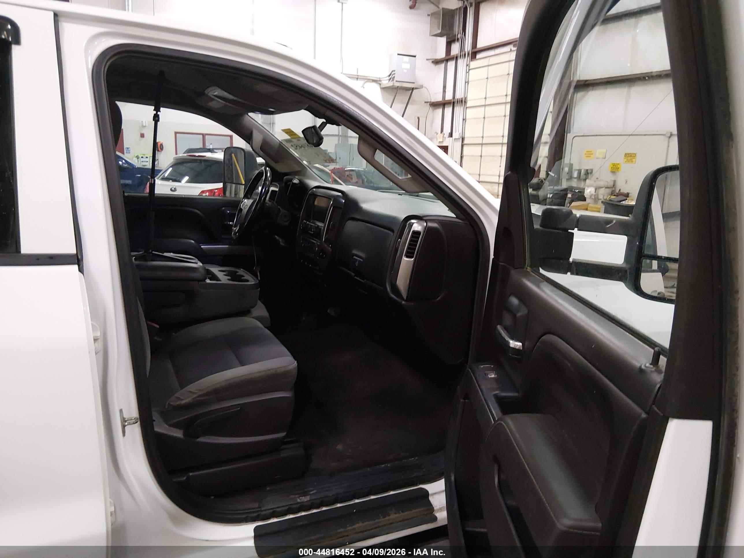 CHEVROLET SILVERADO image 5