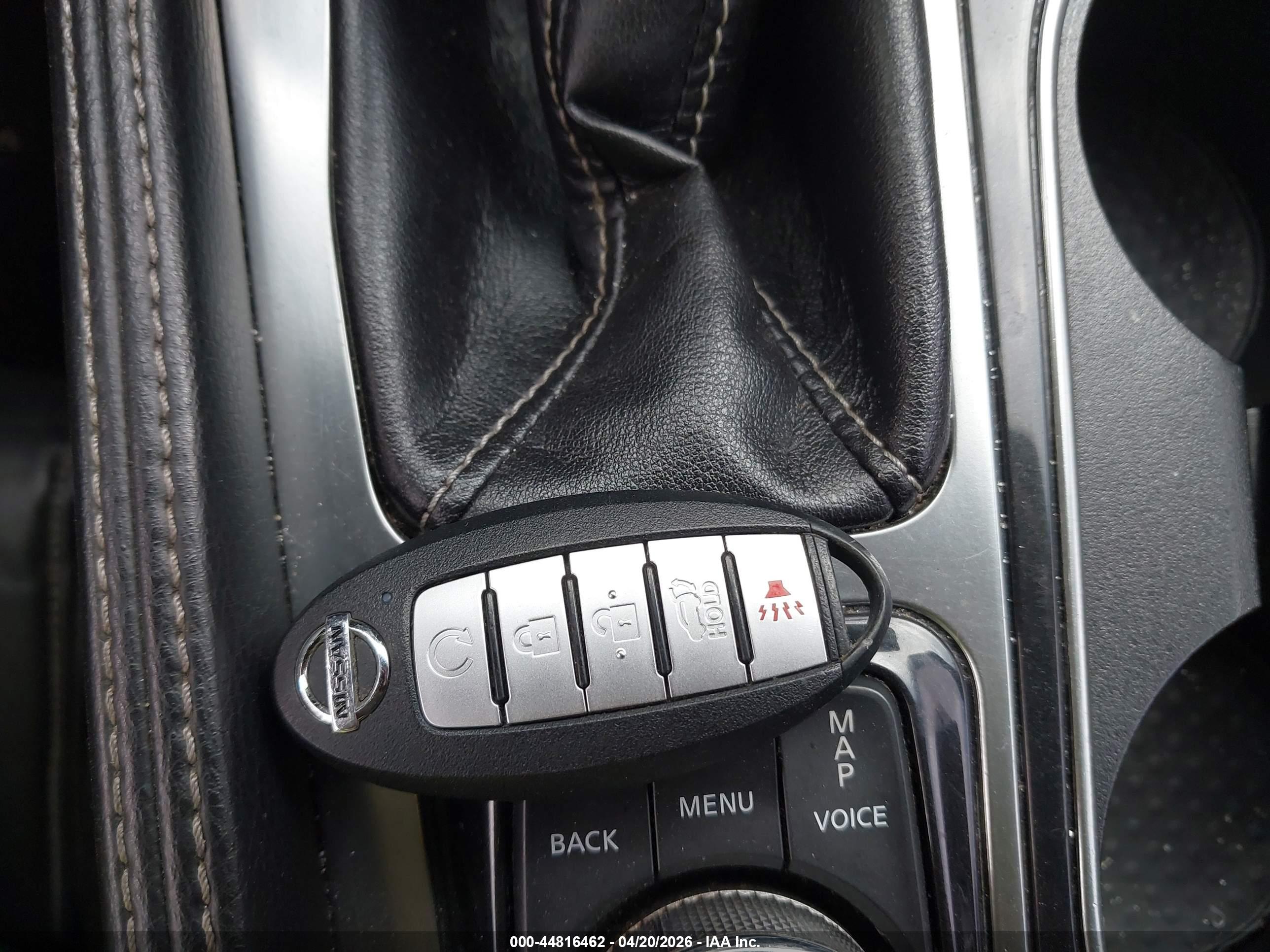 NISSAN MAXIMA image 11