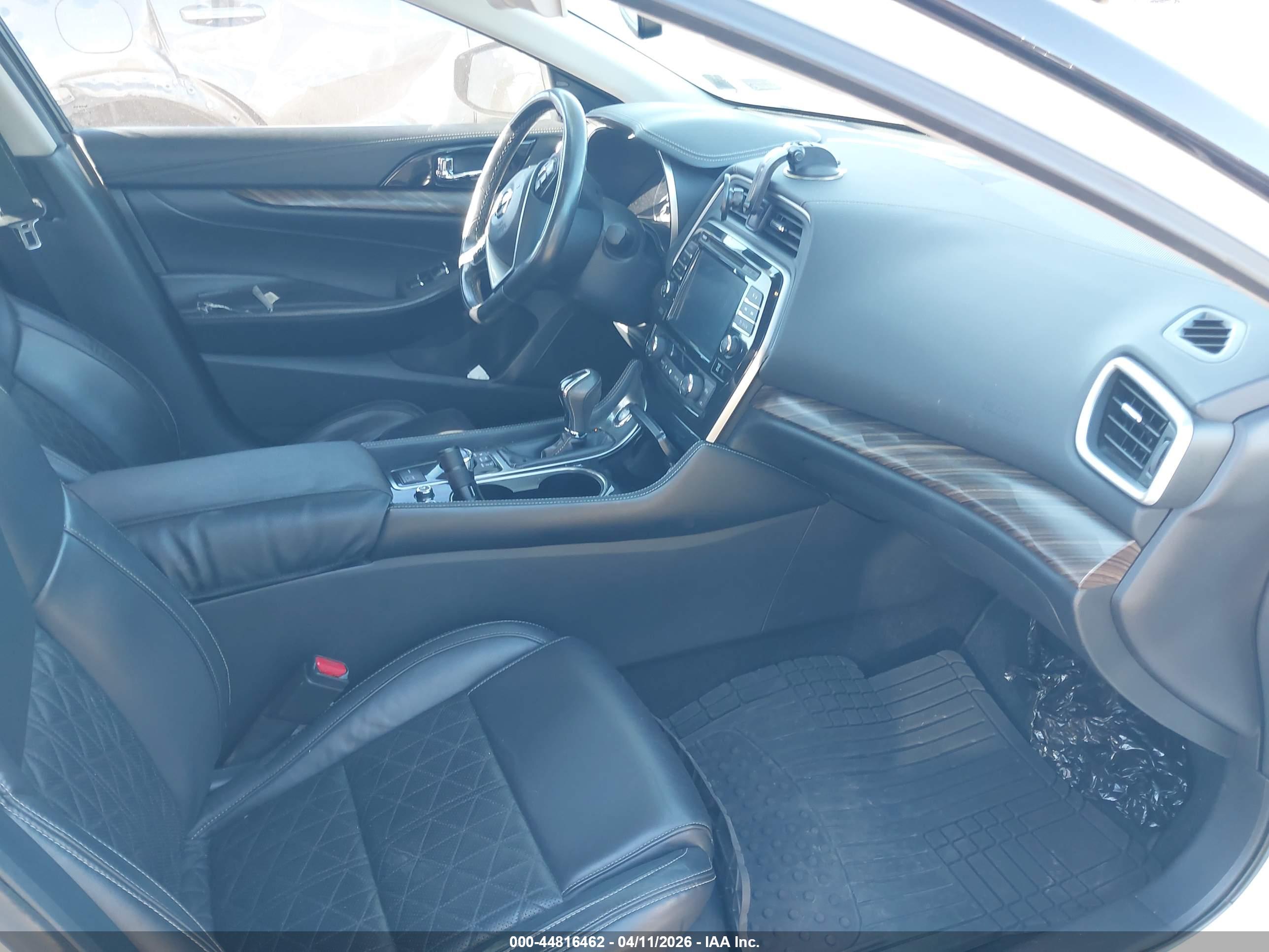 NISSAN MAXIMA image 5
