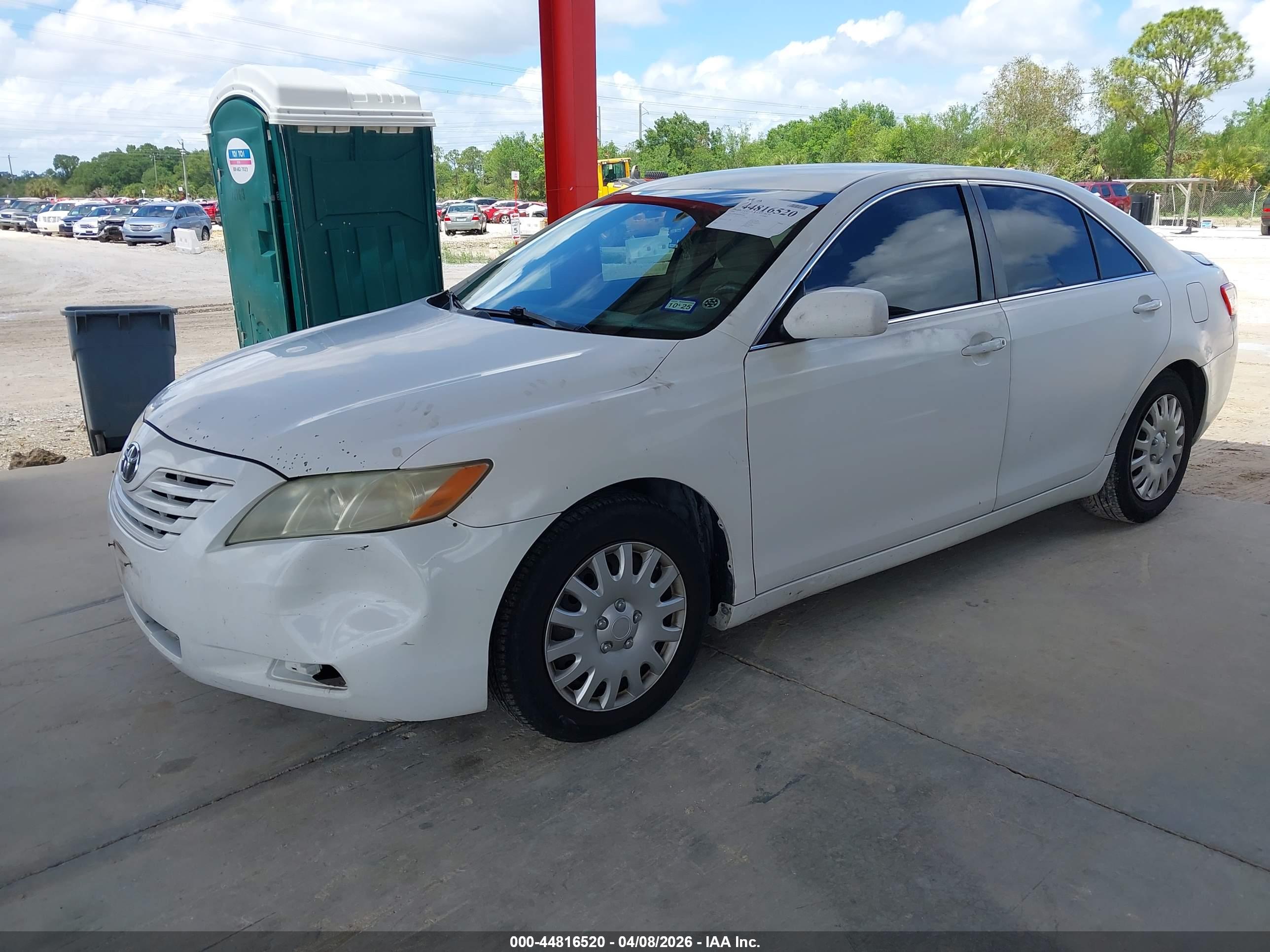 TOYOTA CAMRY image 2