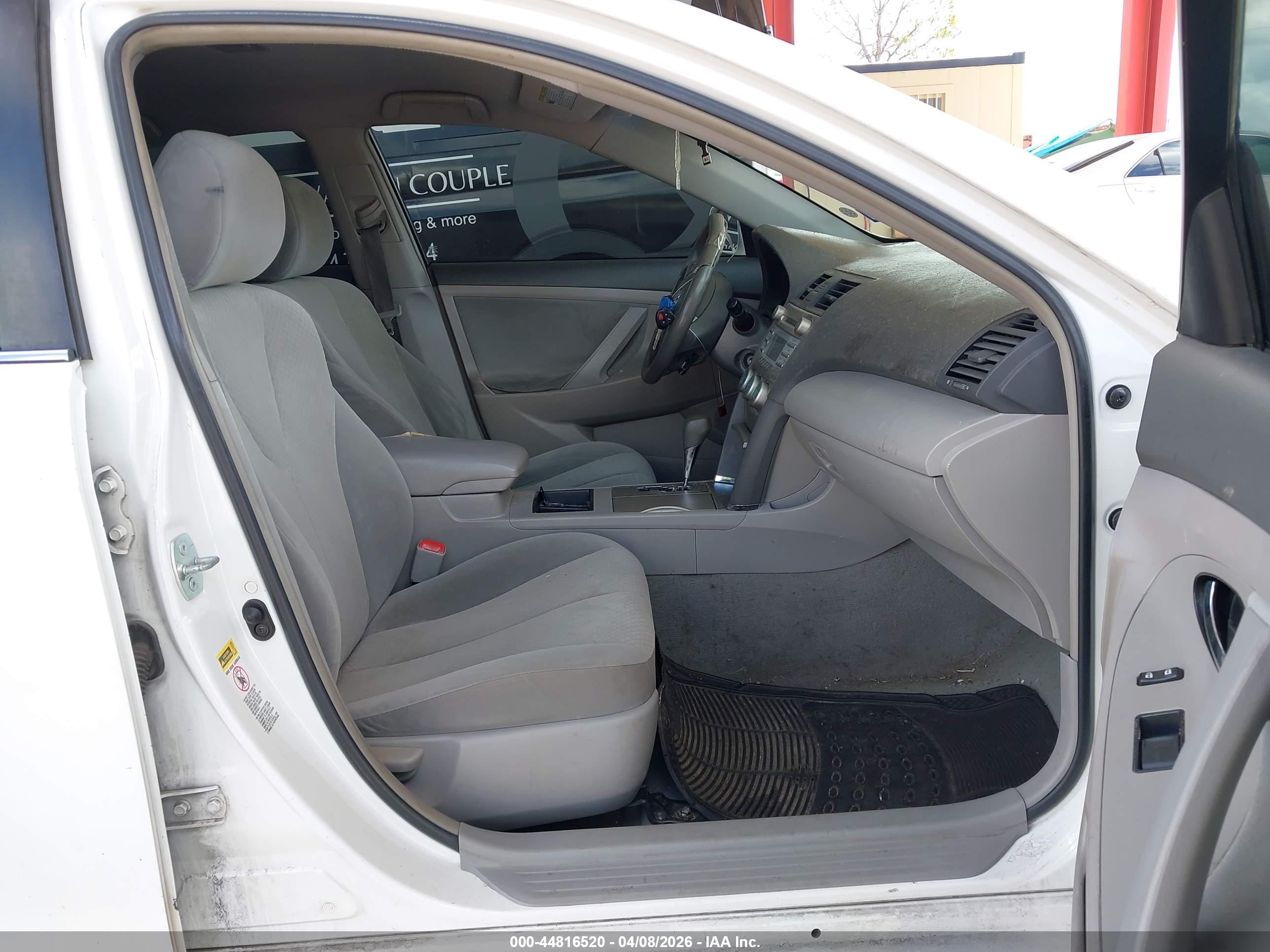 TOYOTA CAMRY image 5
