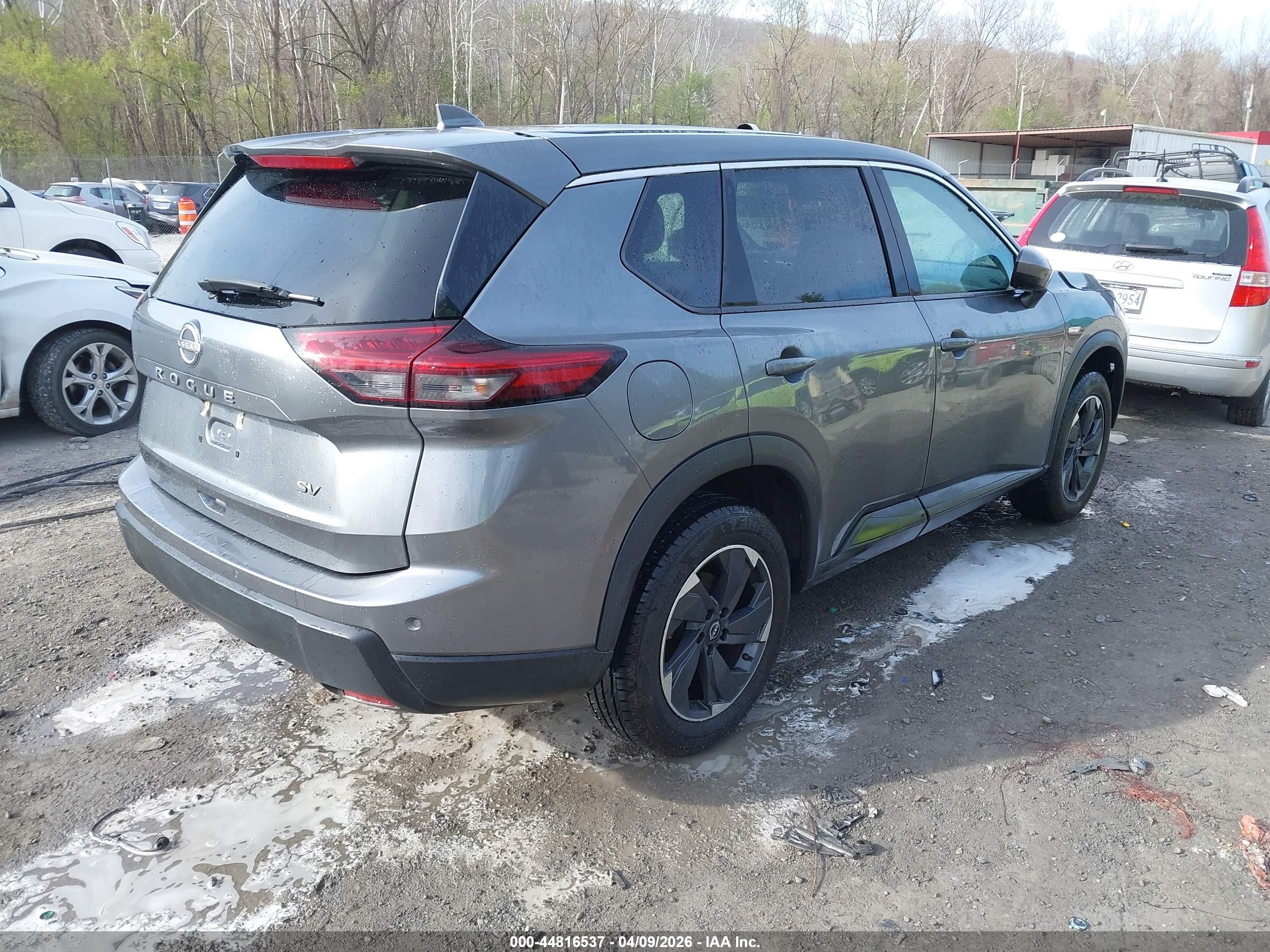 NISSAN ROGUE image 4