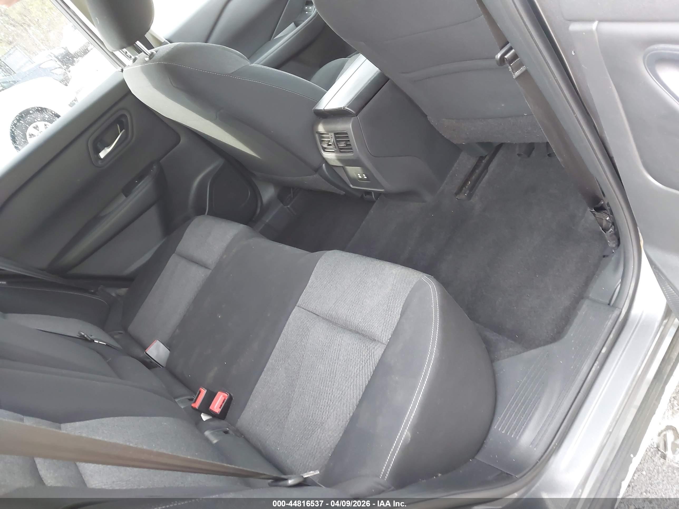 NISSAN ROGUE image 8