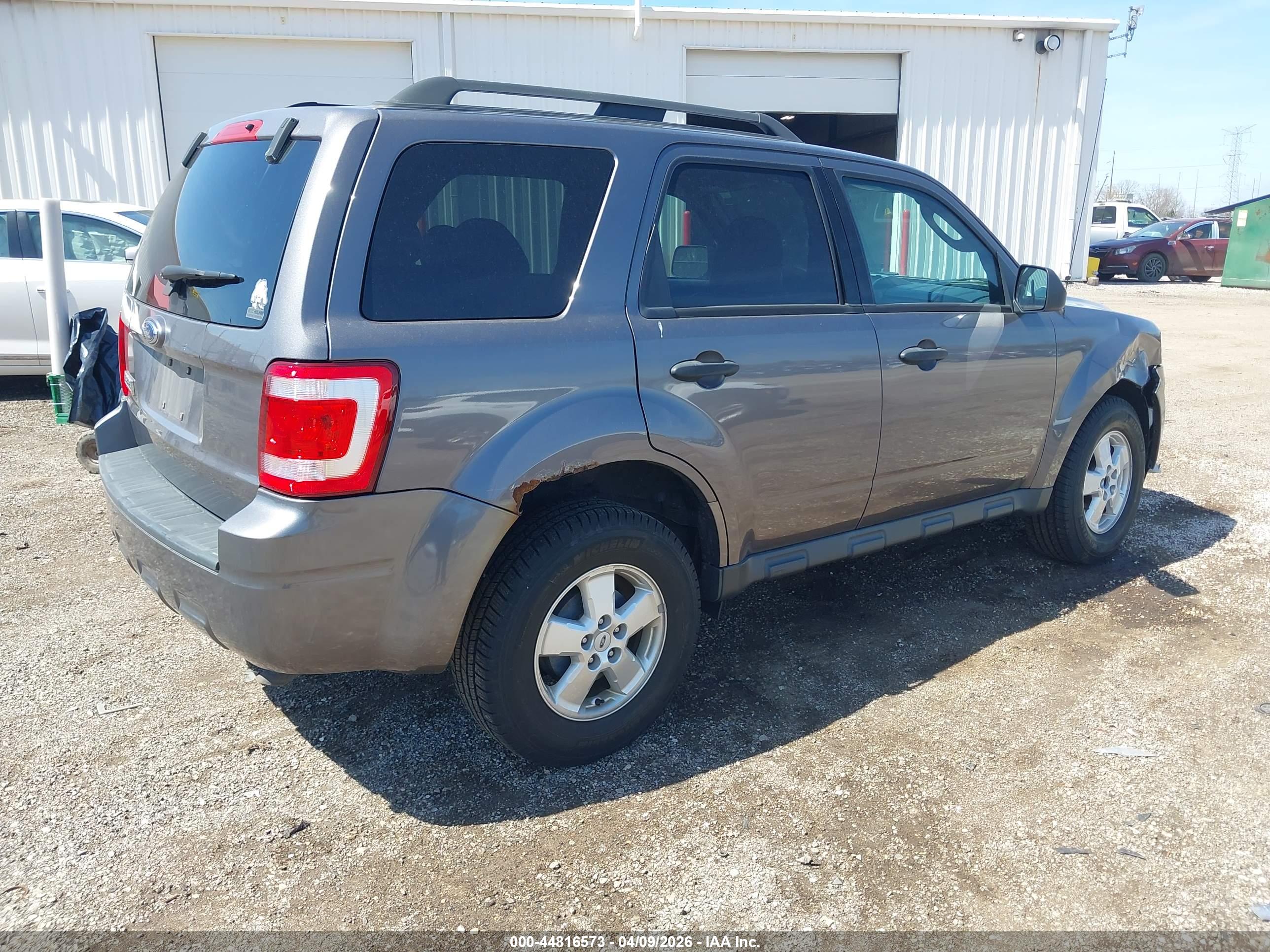 FORD ESCAPE image 4