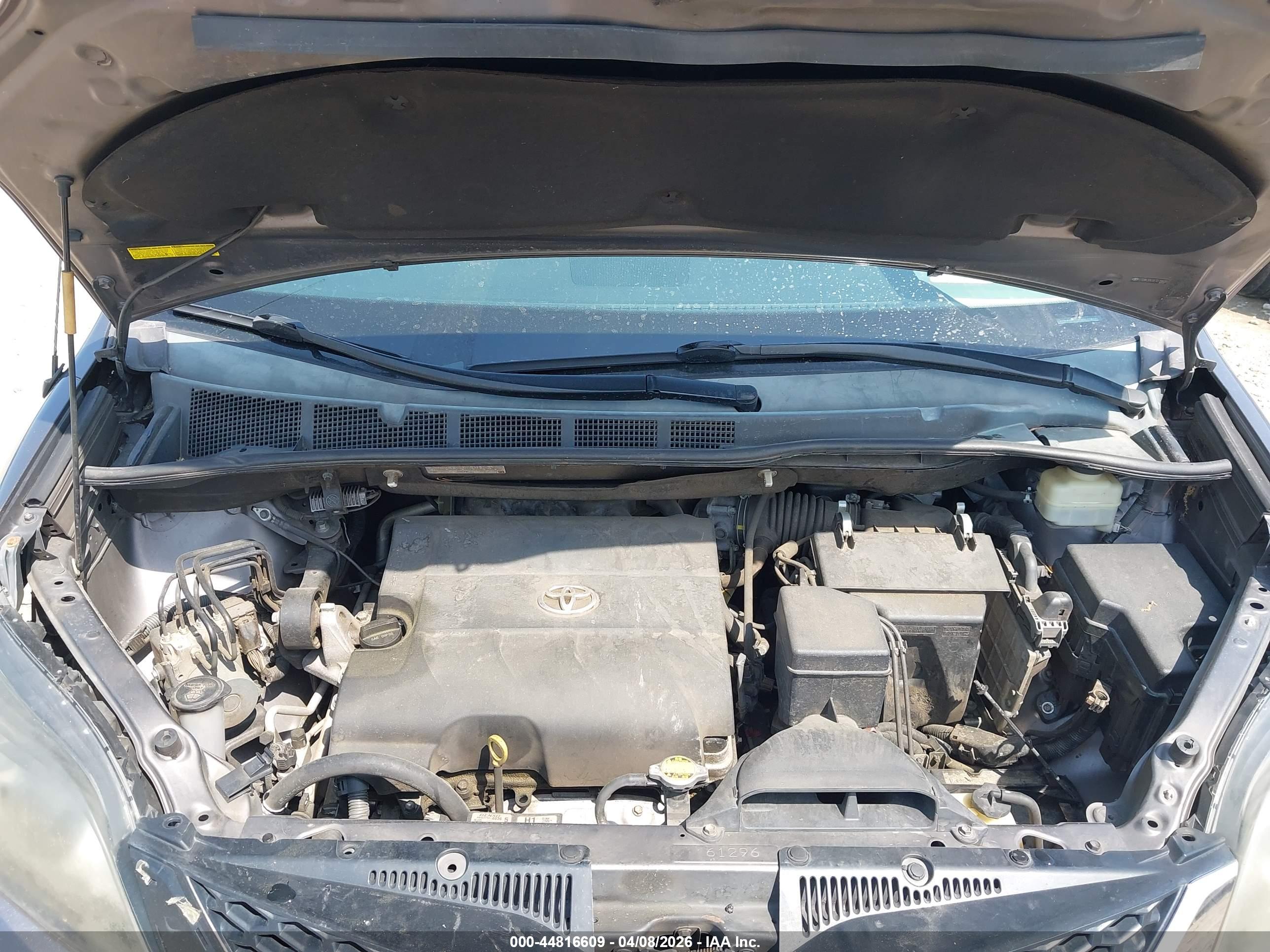 TOYOTA SIENNA image 10