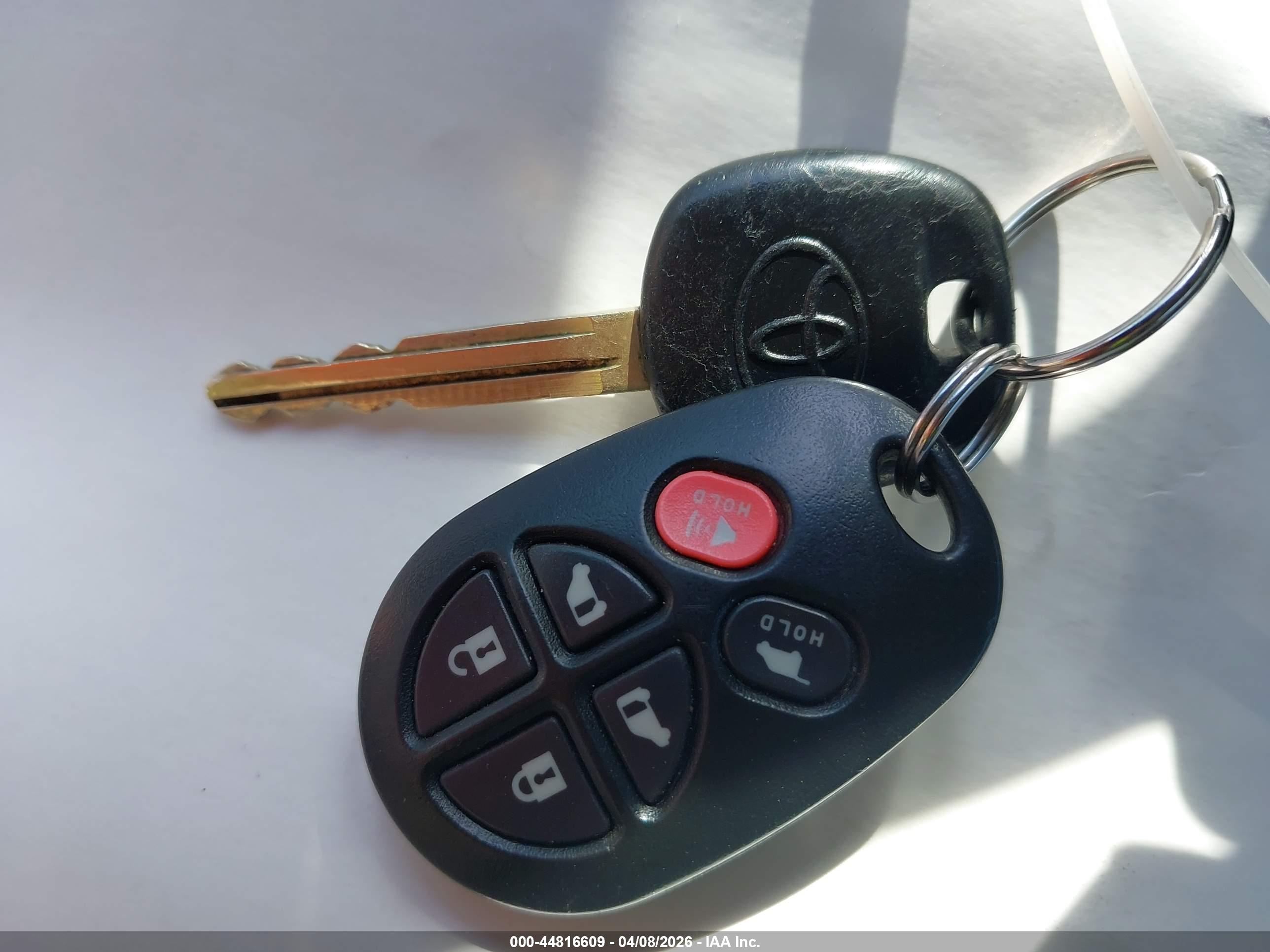 TOYOTA SIENNA image 11