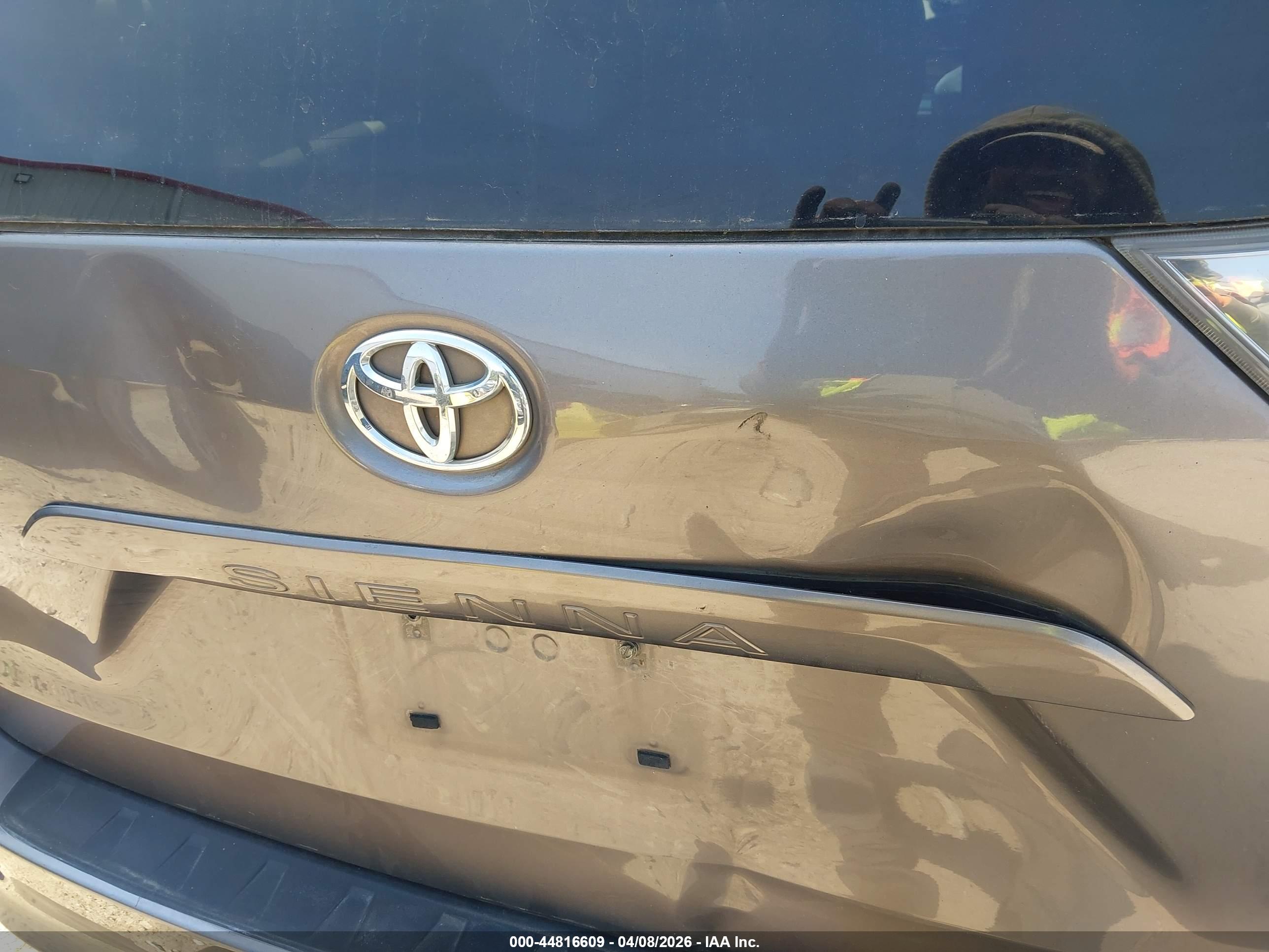 TOYOTA SIENNA image 6