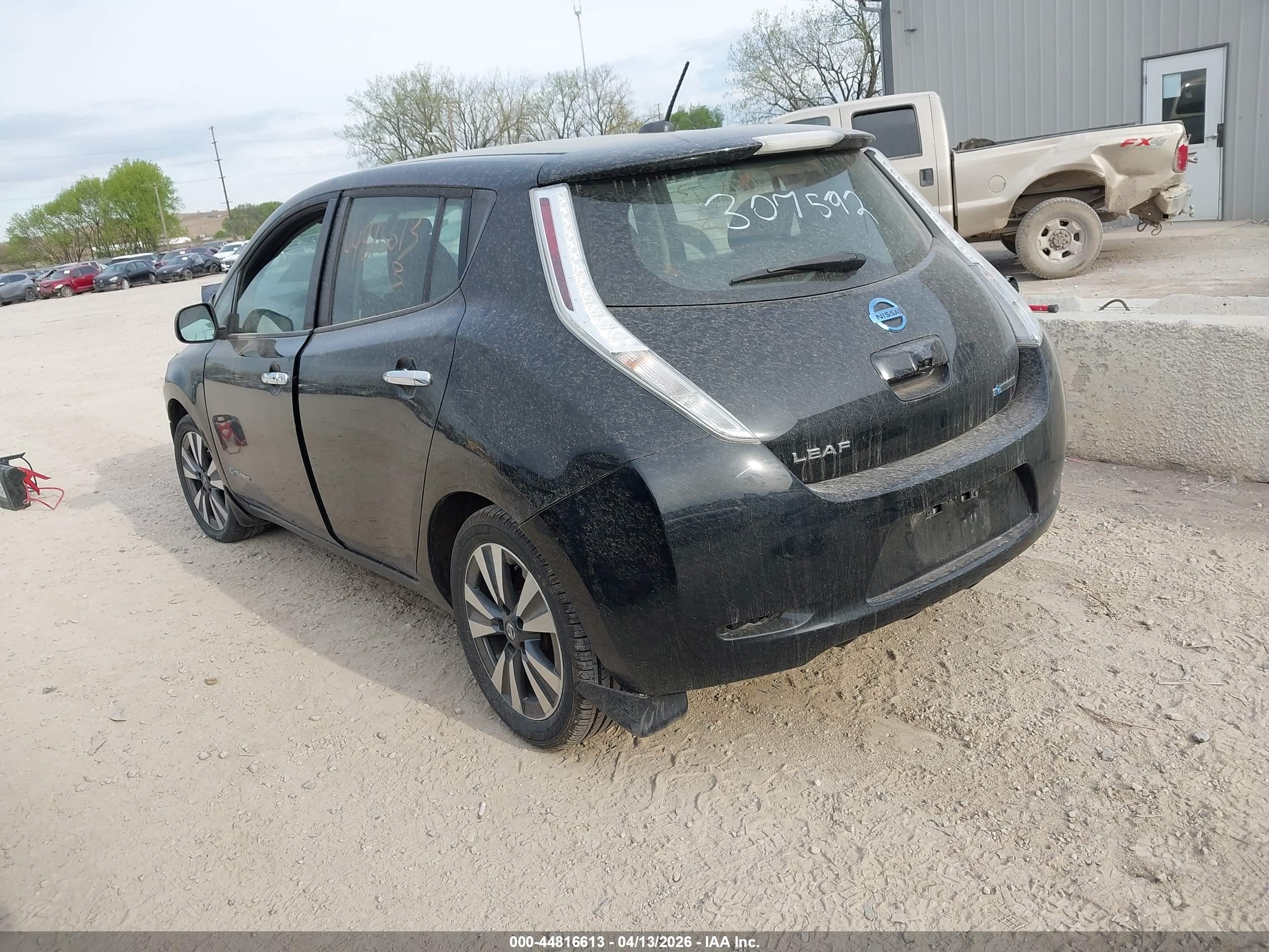 NISSAN LEAF image 3