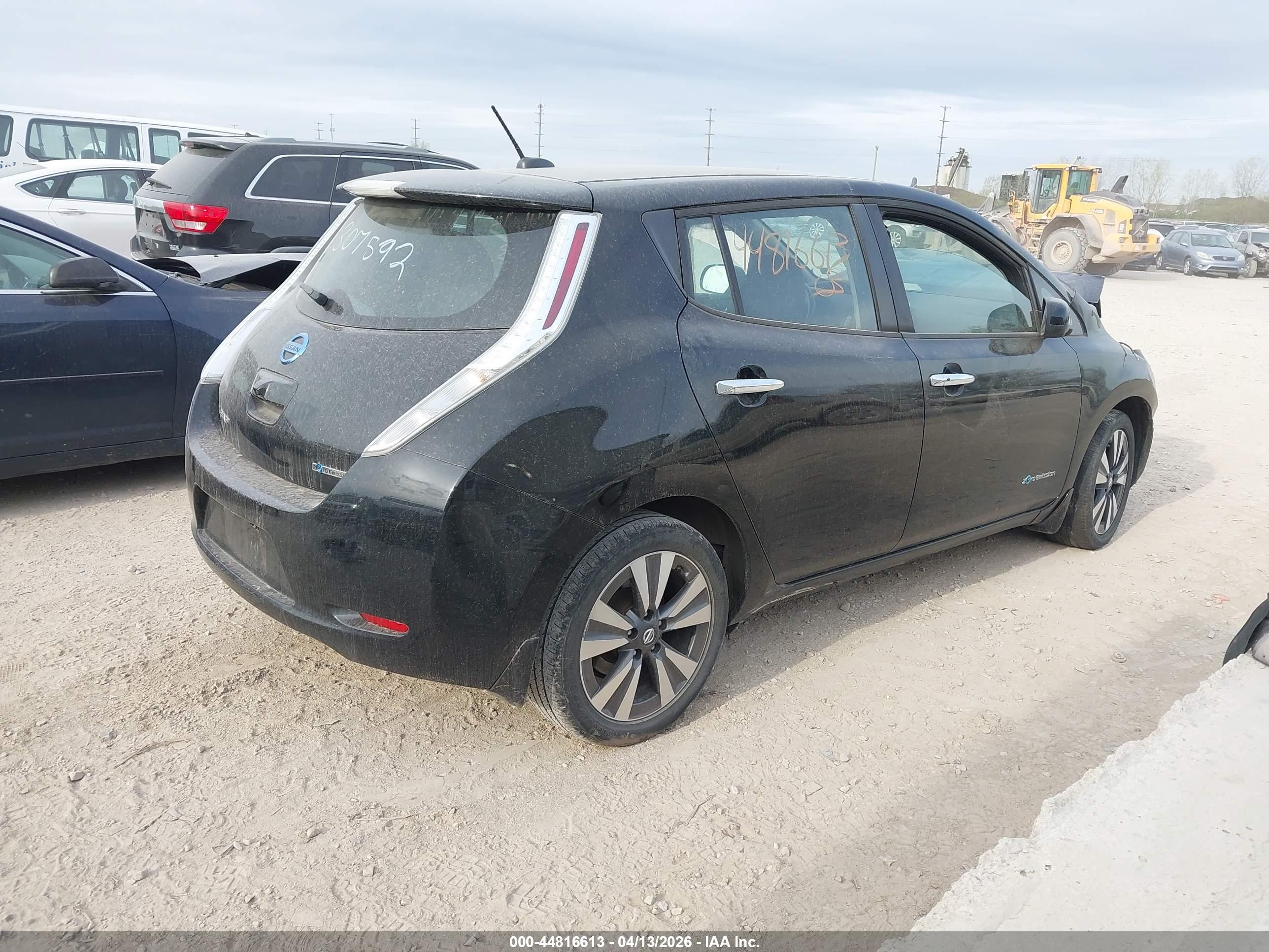 NISSAN LEAF image 4