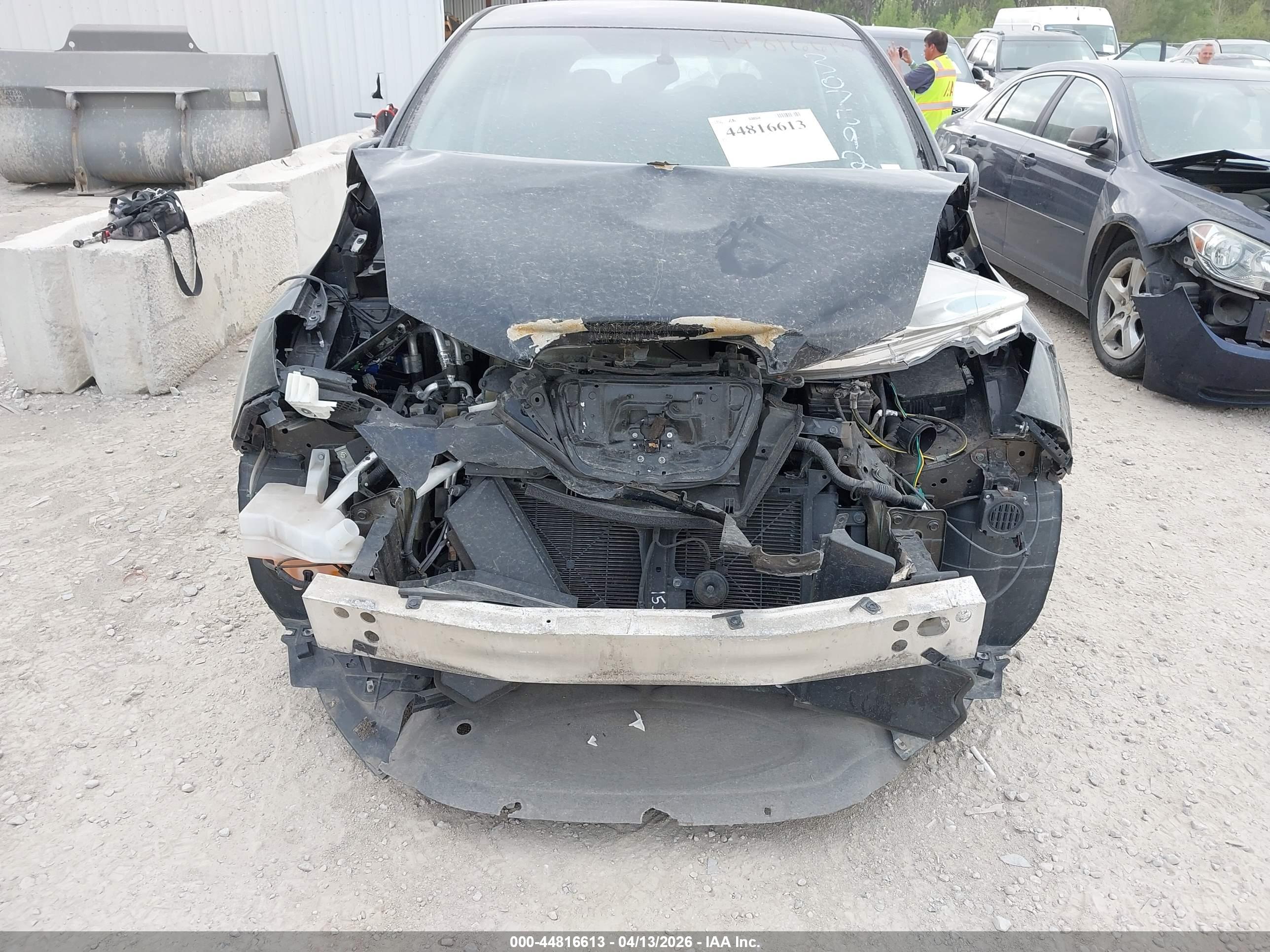 NISSAN LEAF image 6