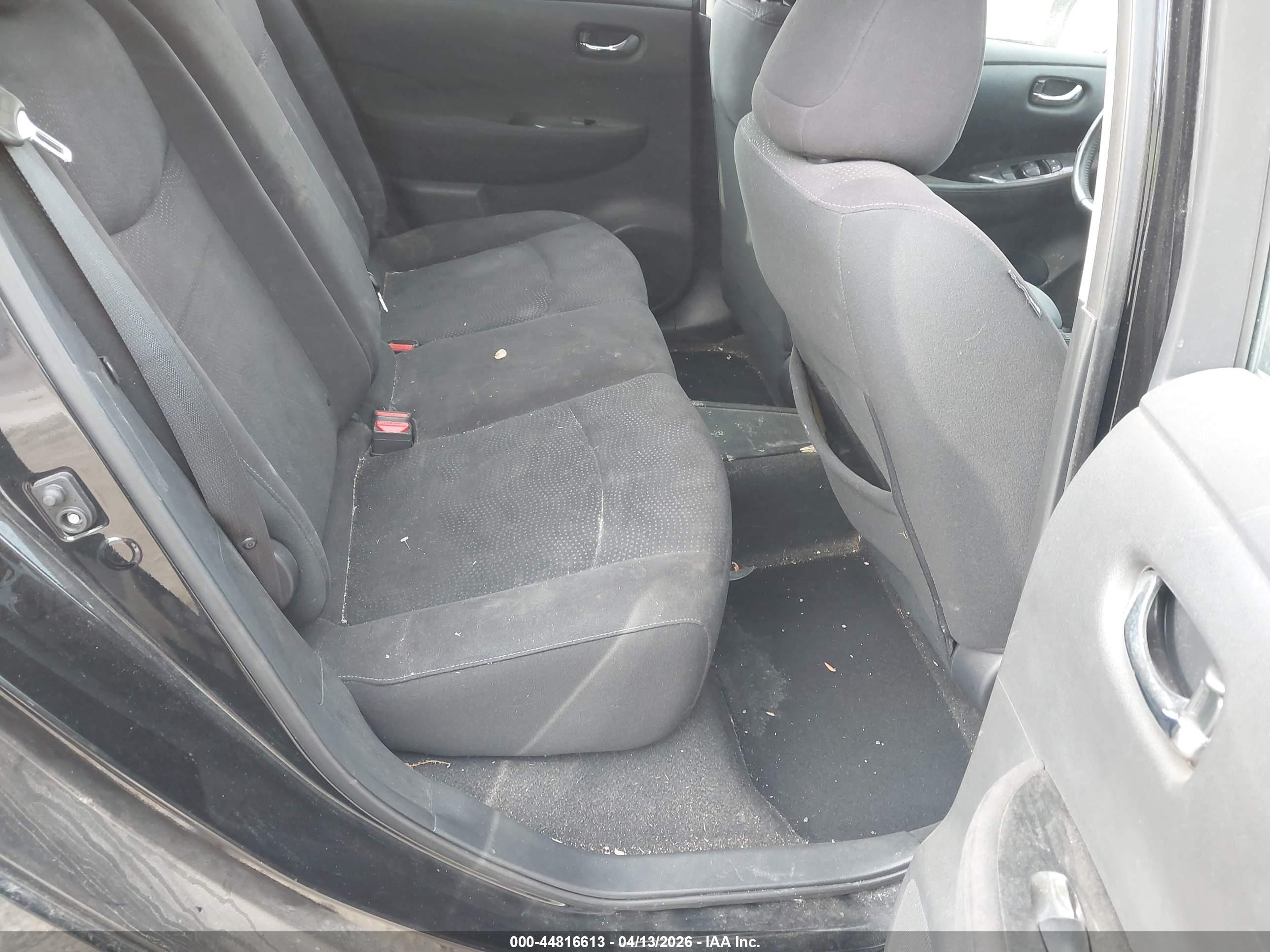 NISSAN LEAF image 8