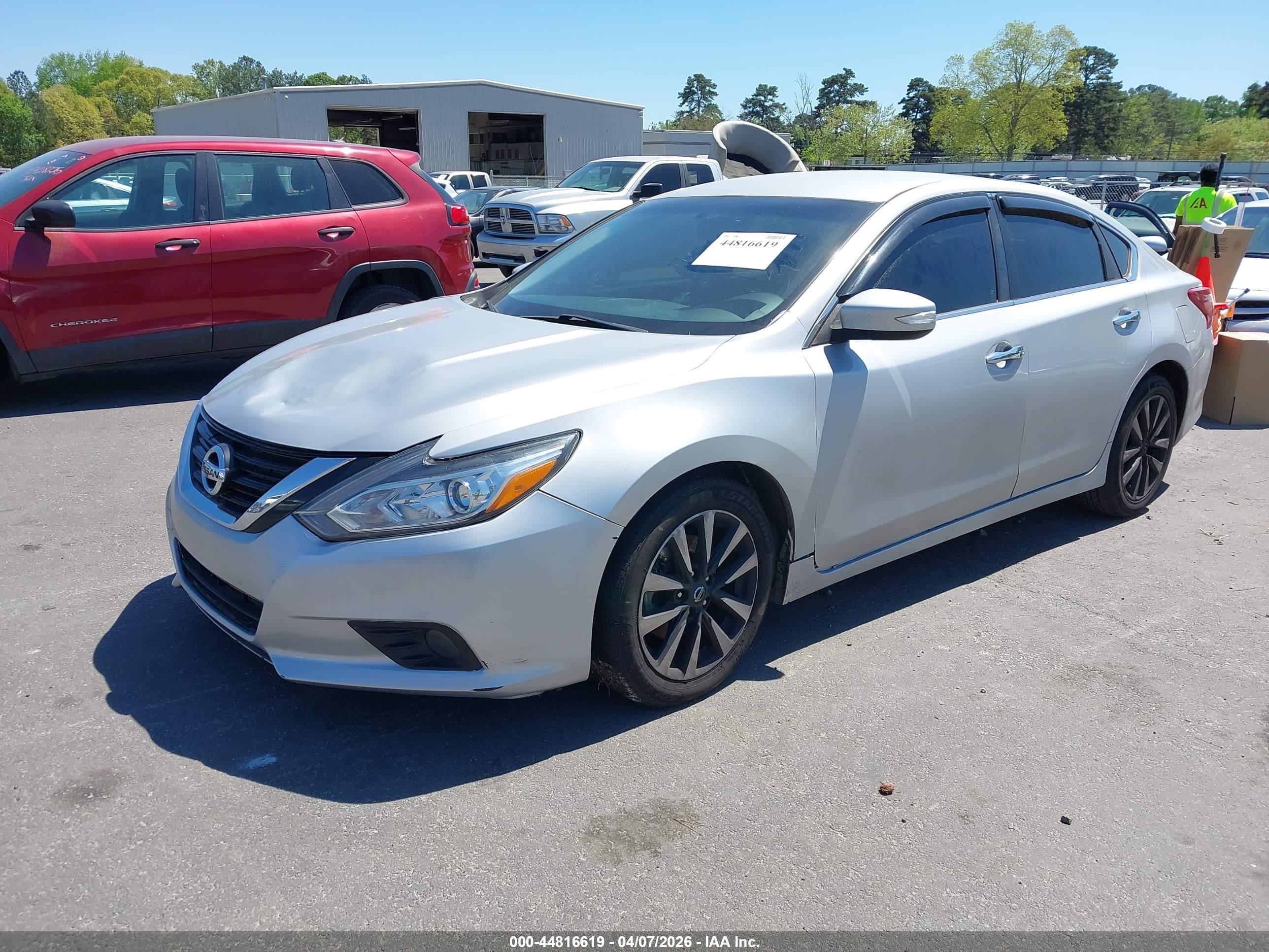 NISSAN ALTIMA image 2