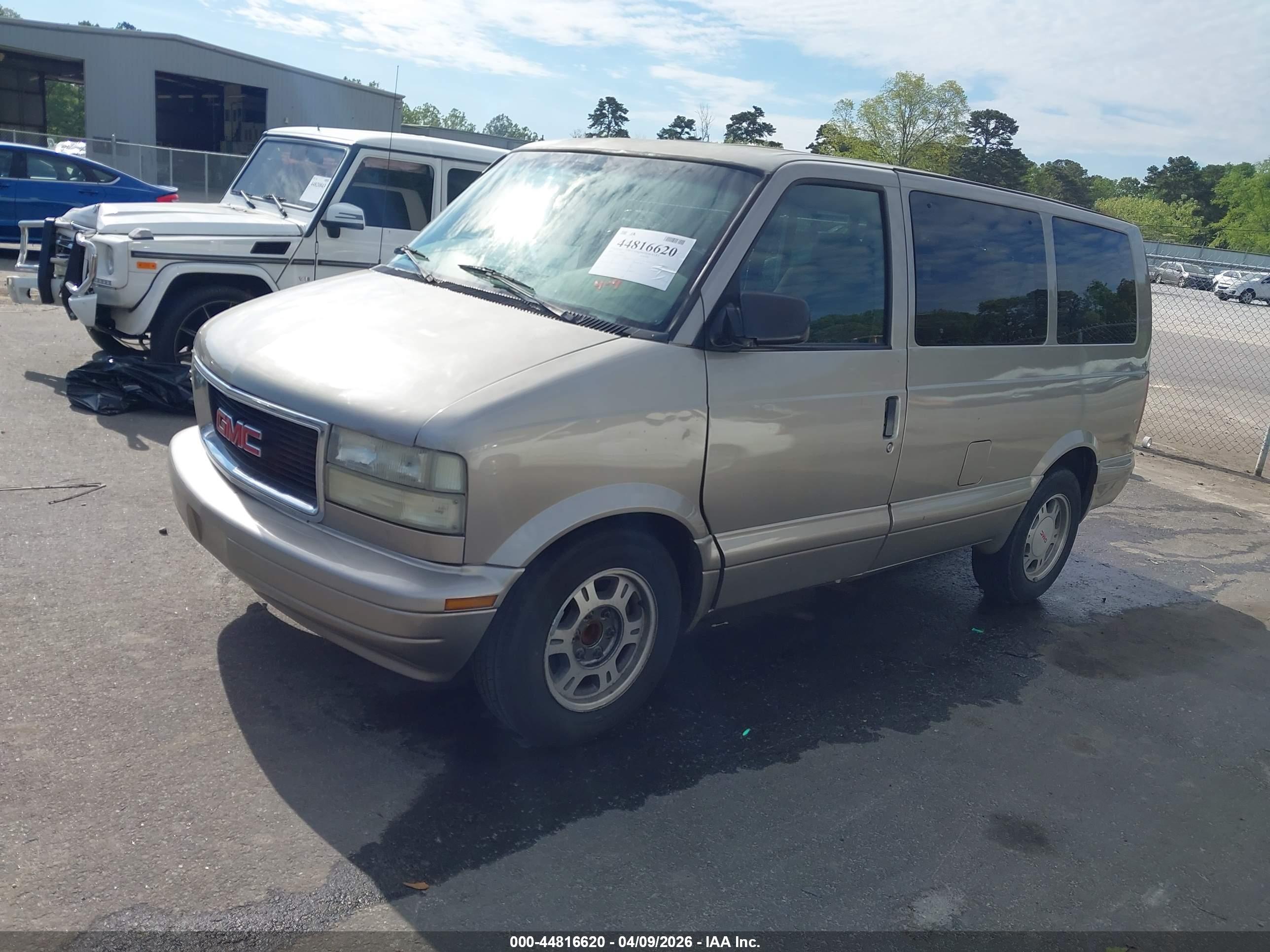 GMC SAFARI image 2