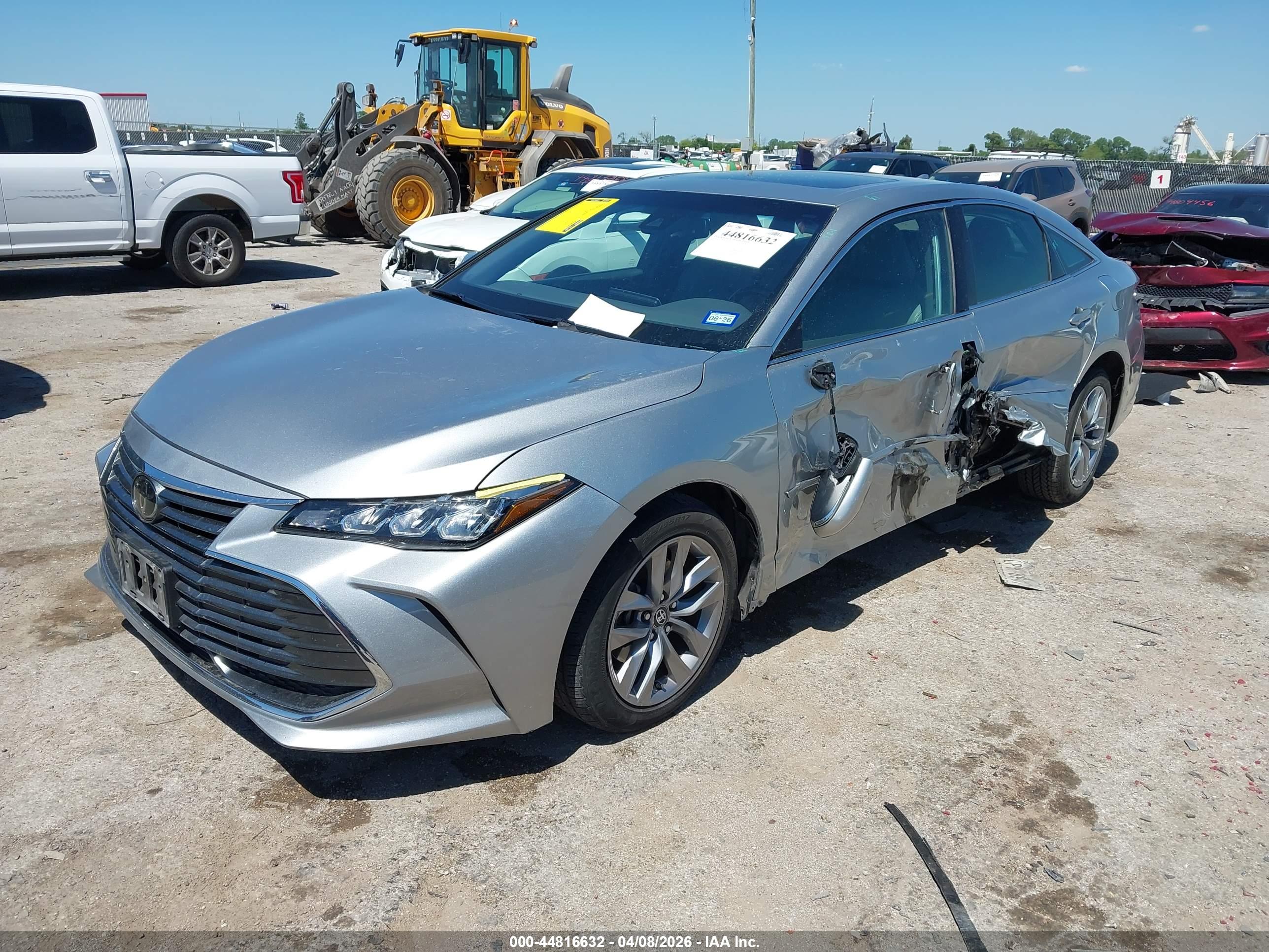 TOYOTA AVALON image 2