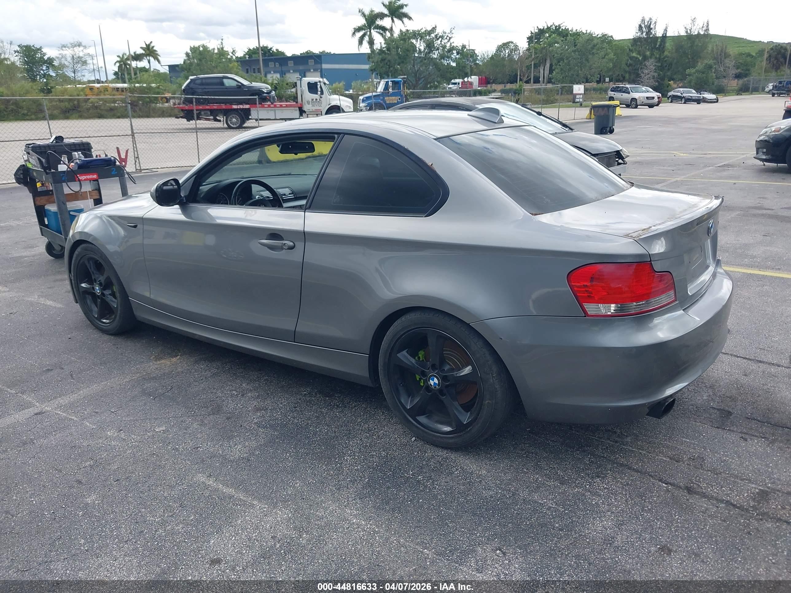 BMW 128I image 3