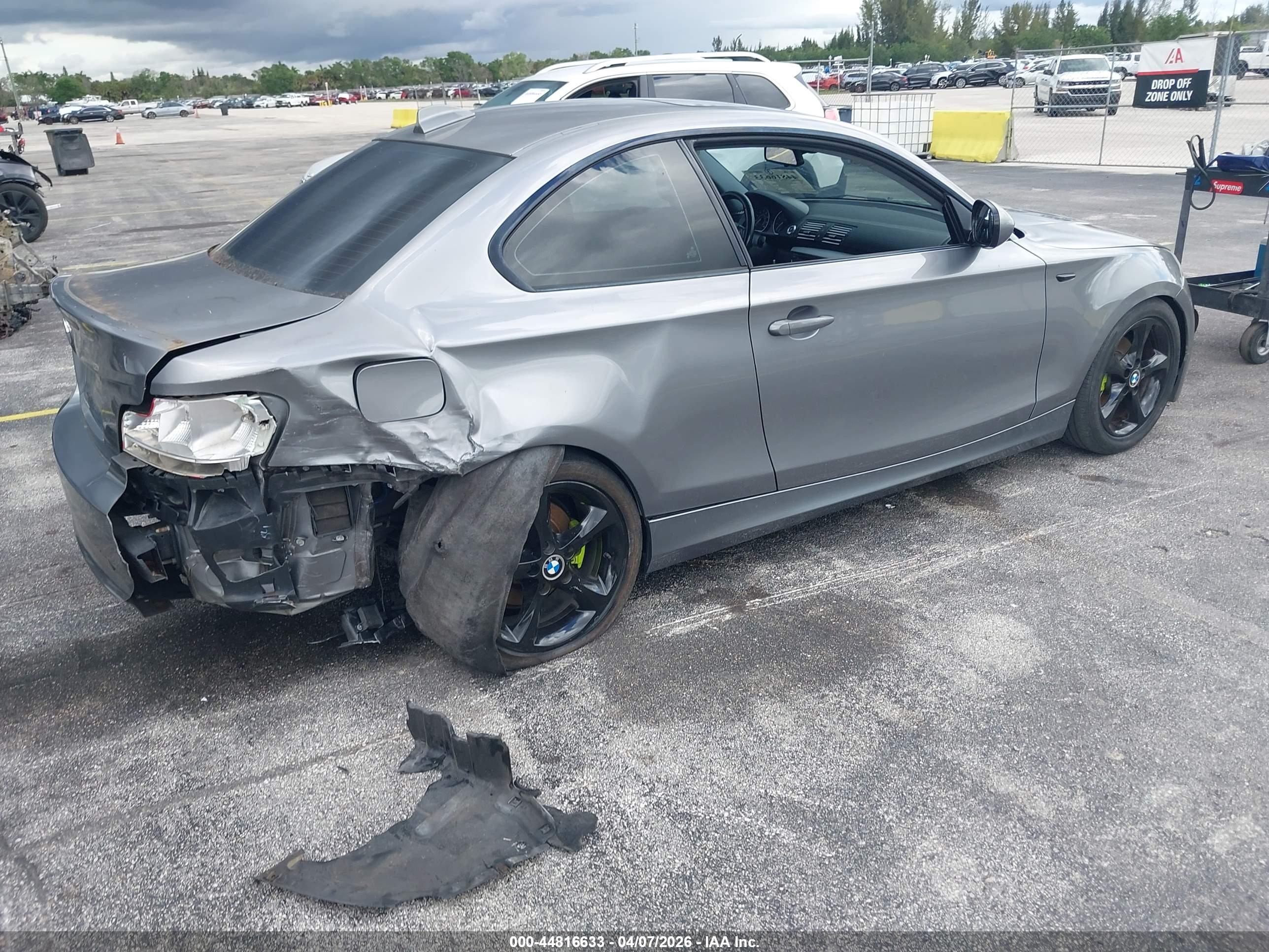 BMW 128I image 4