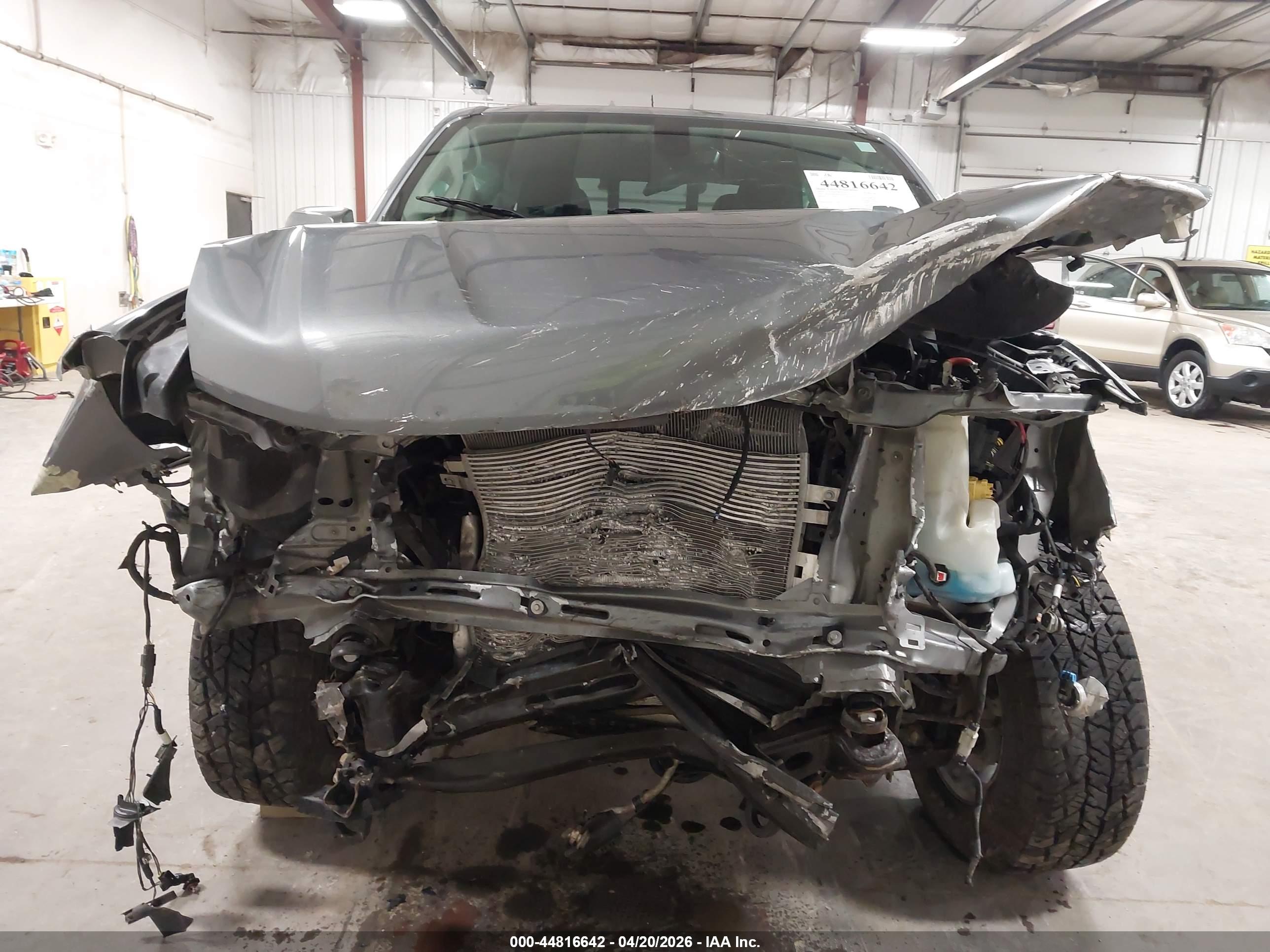 CHEVROLET COLORADO image 6