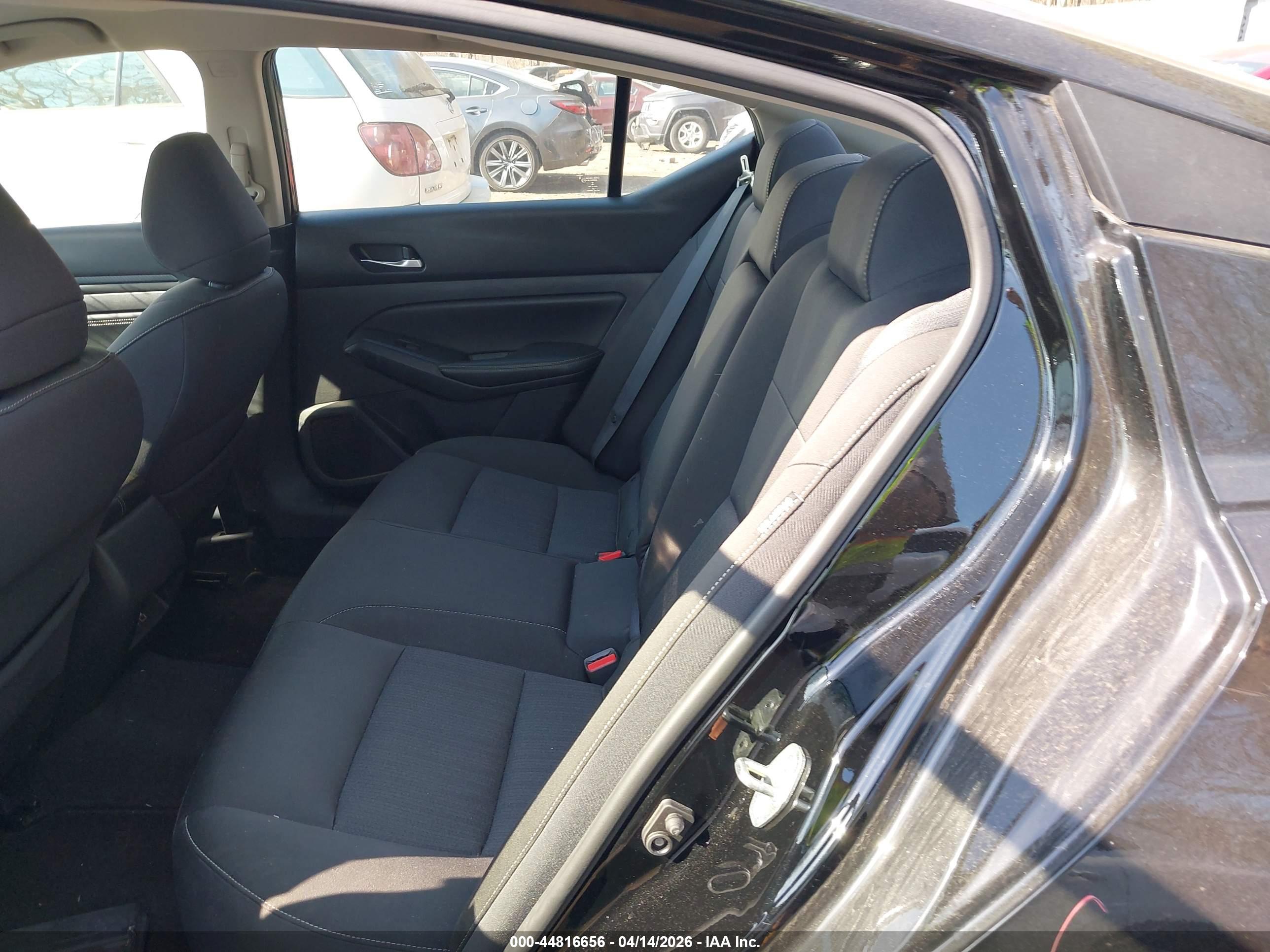 NISSAN ALTIMA image 8