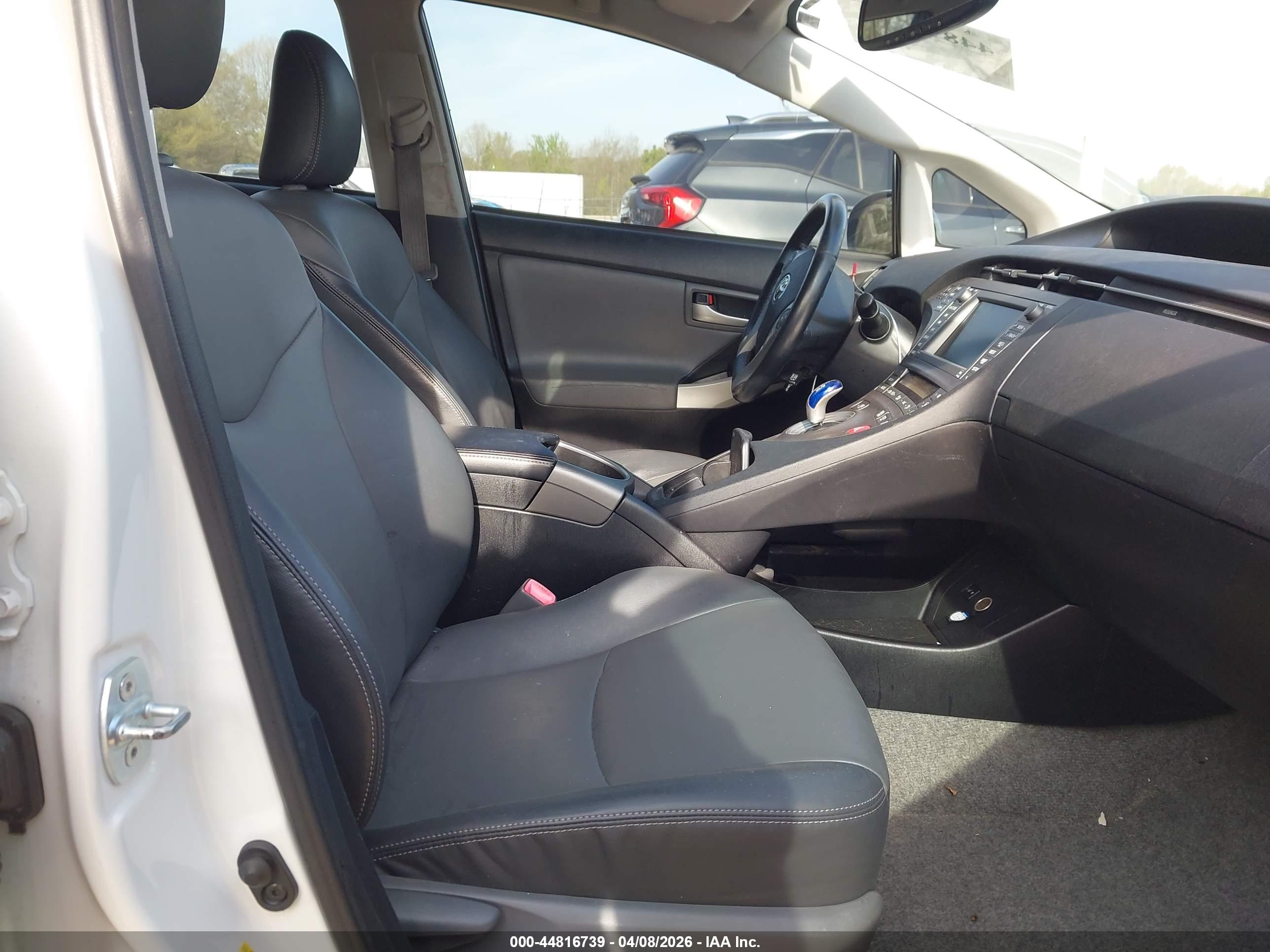 TOYOTA PRIUS image 5