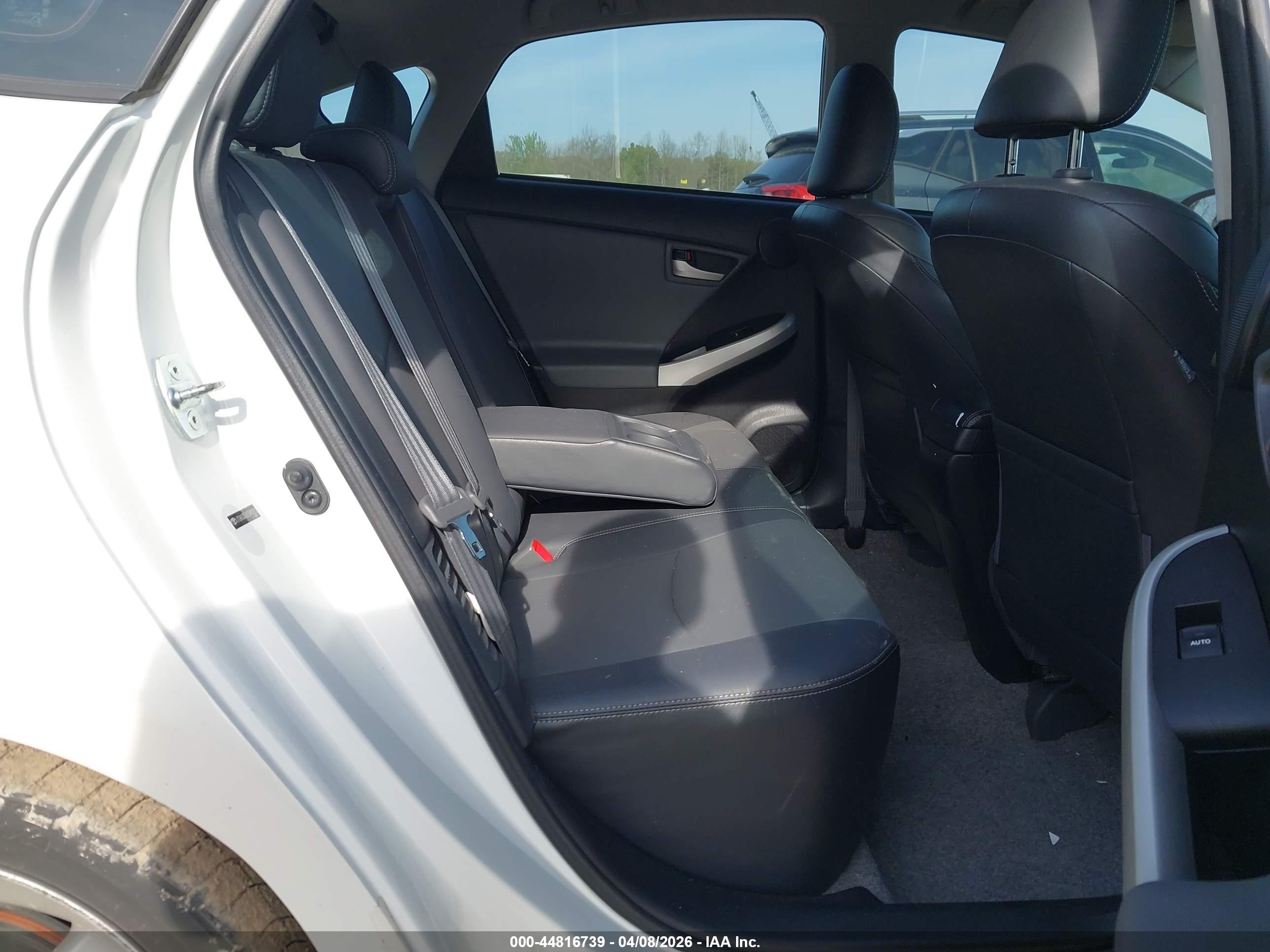 TOYOTA PRIUS image 8