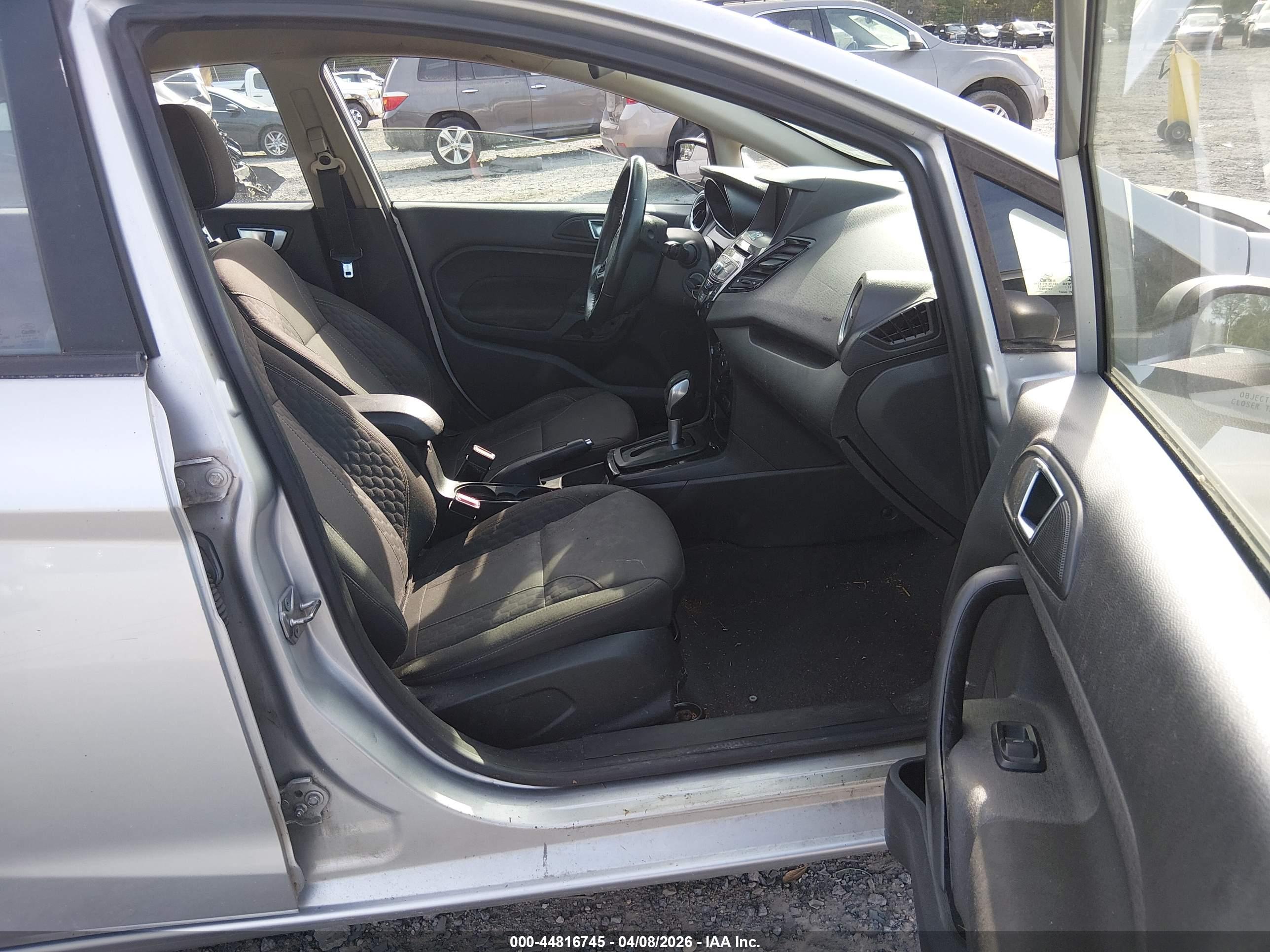 FORD FIESTA image 5