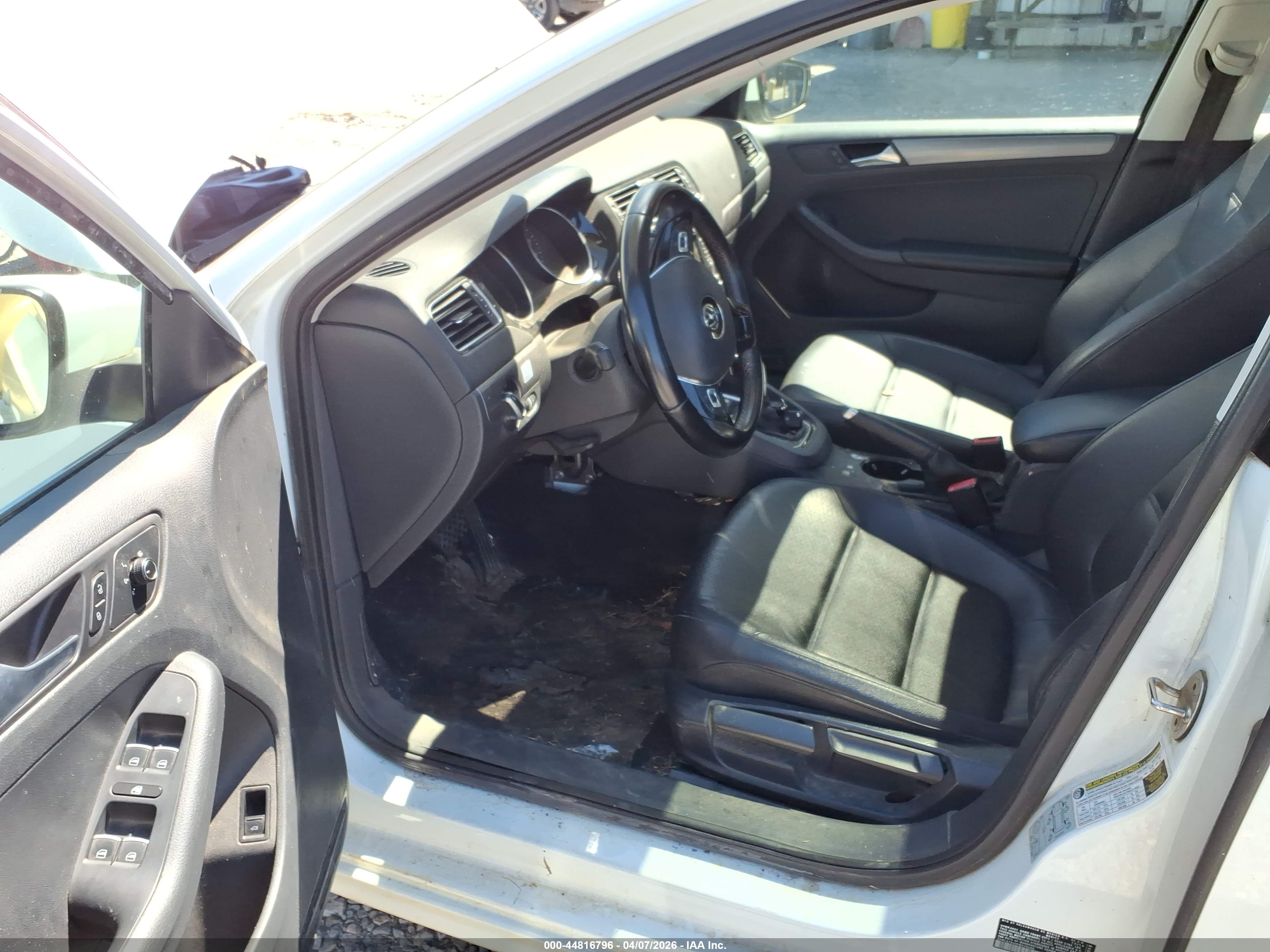 VOLKSWAGEN JETTA image 5