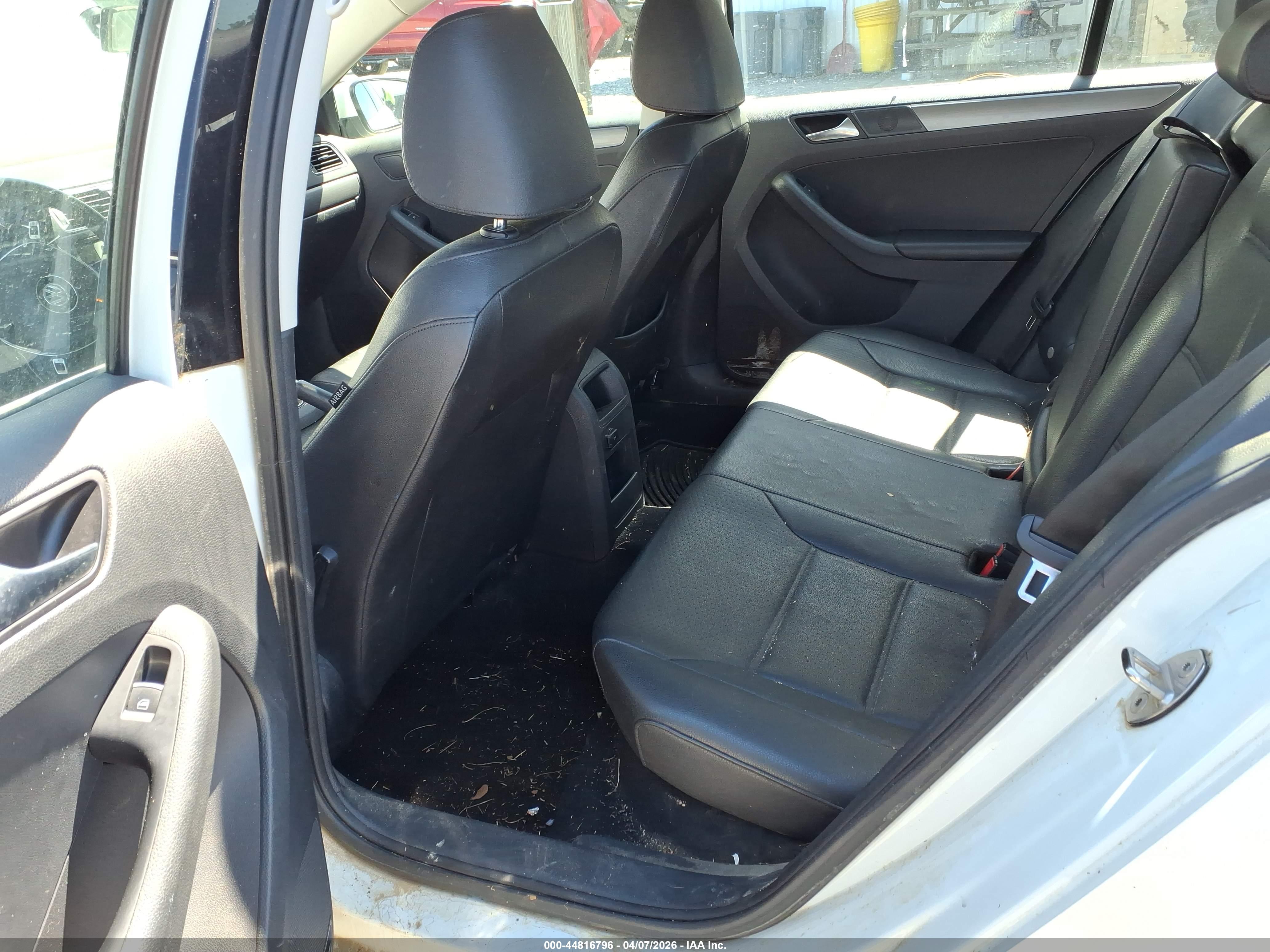 VOLKSWAGEN JETTA image 8