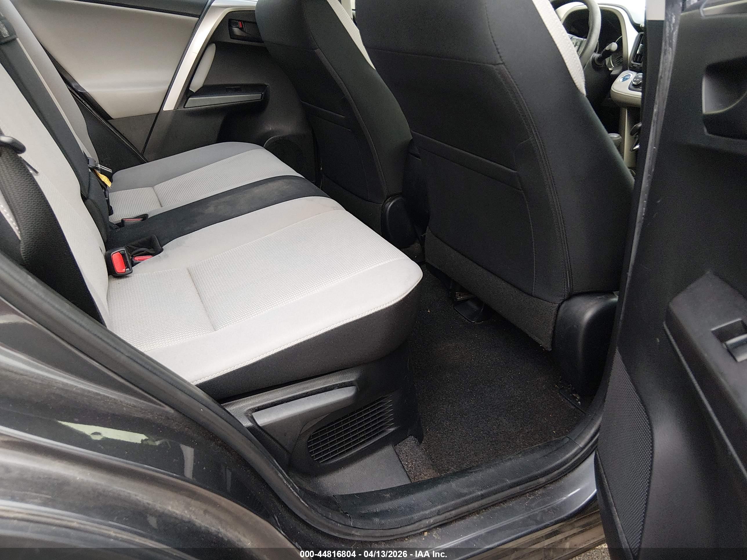 TOYOTA RAV4 image 8