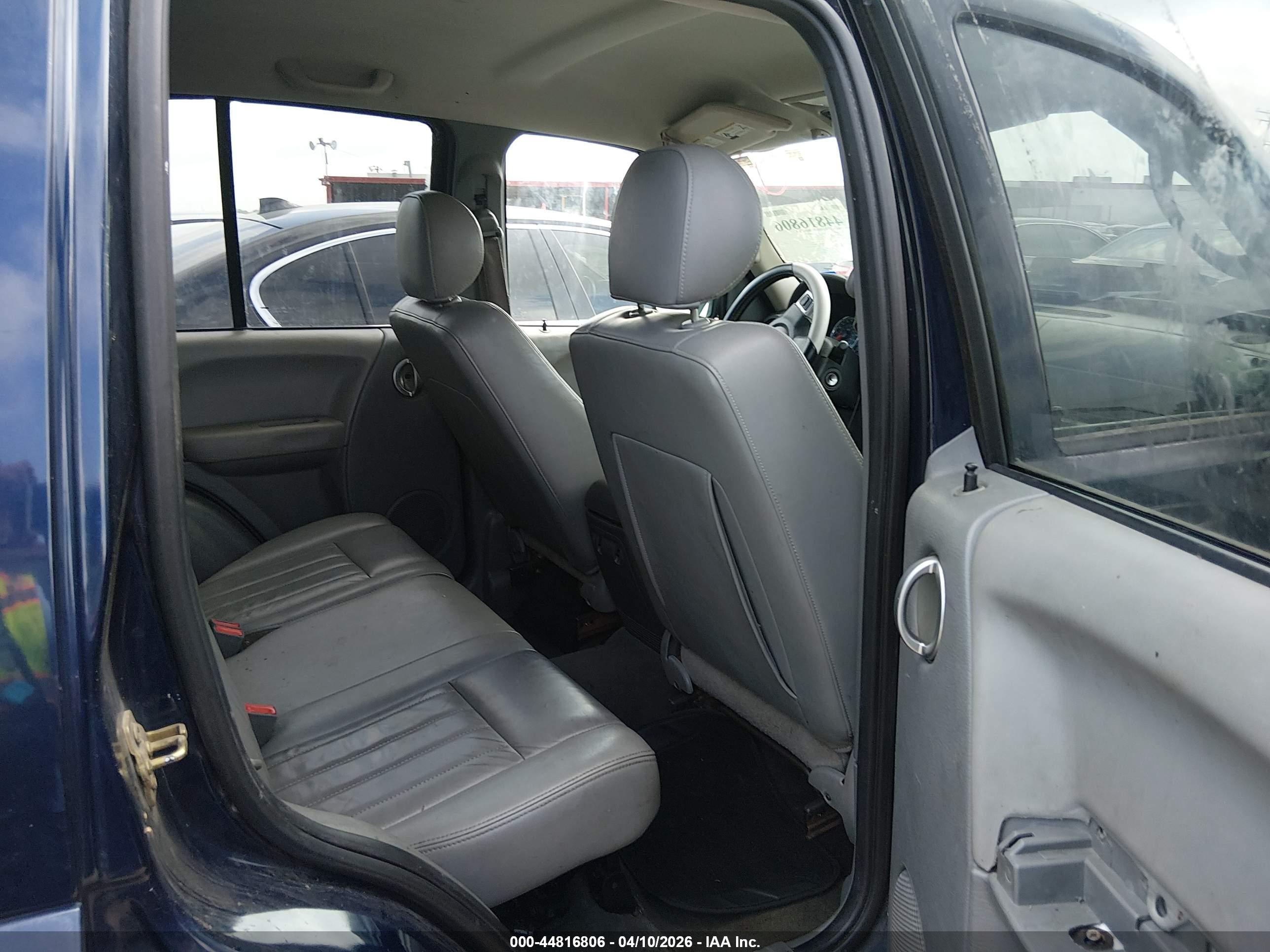 JEEP LIBERTY image 8