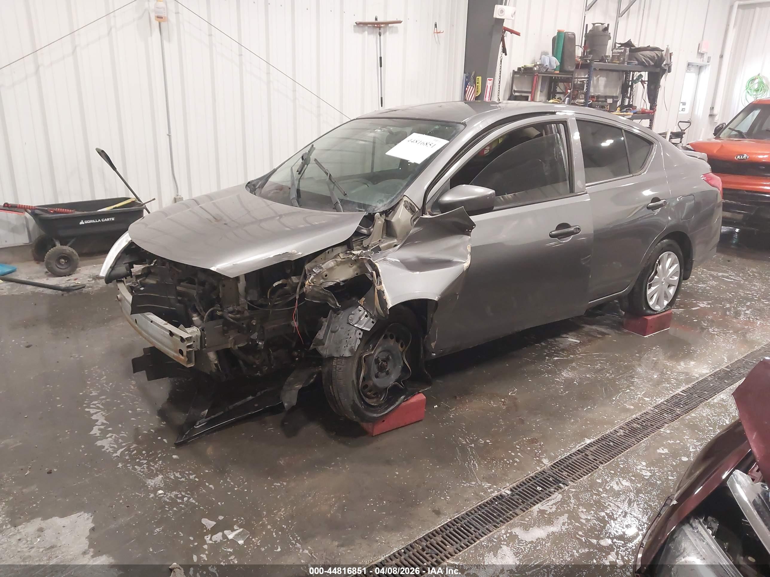 NISSAN VERSA image 2