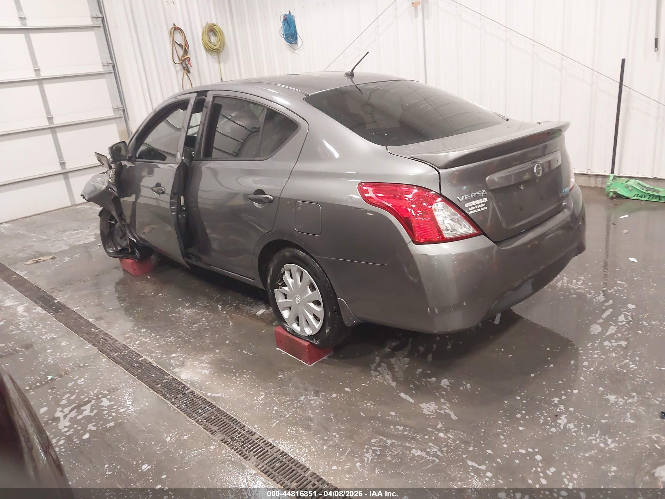 NISSAN VERSA image 3