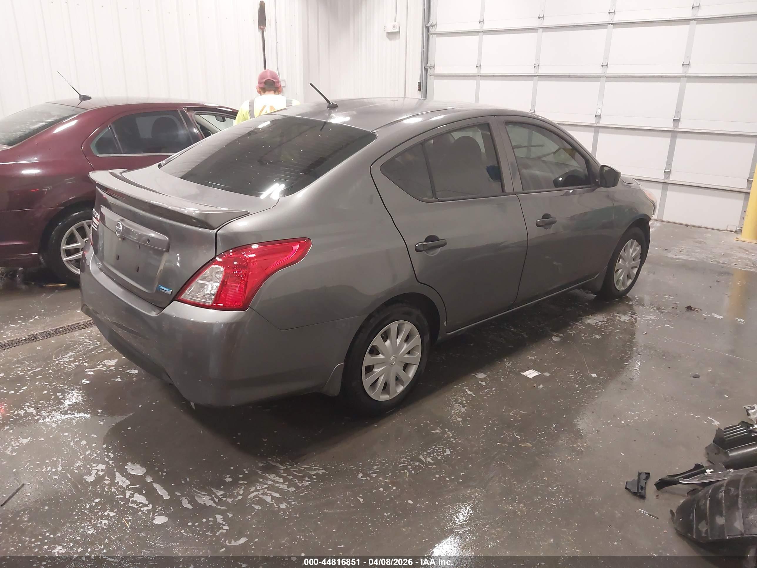 NISSAN VERSA image 4