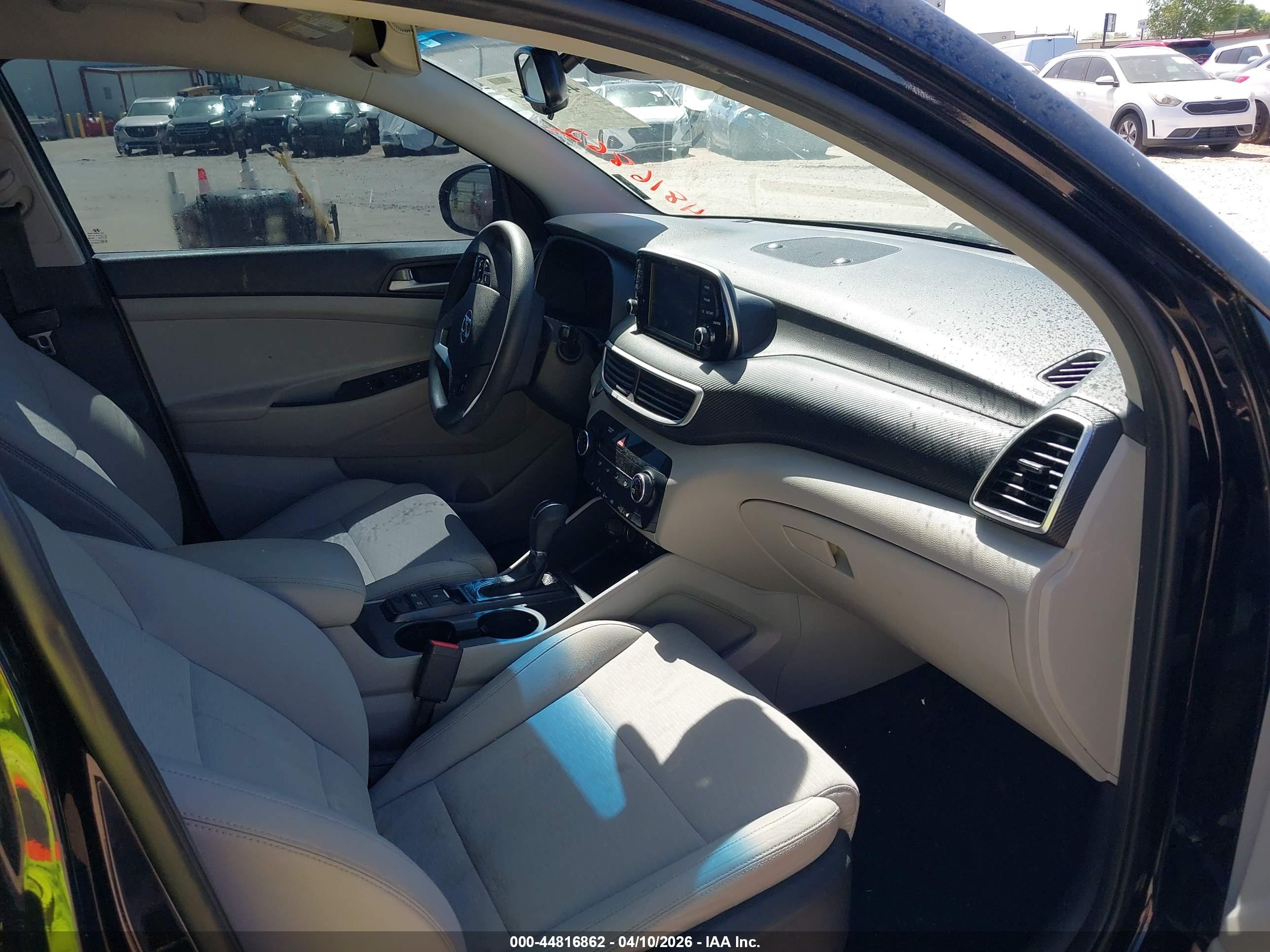 HYUNDAI TUCSON image 5
