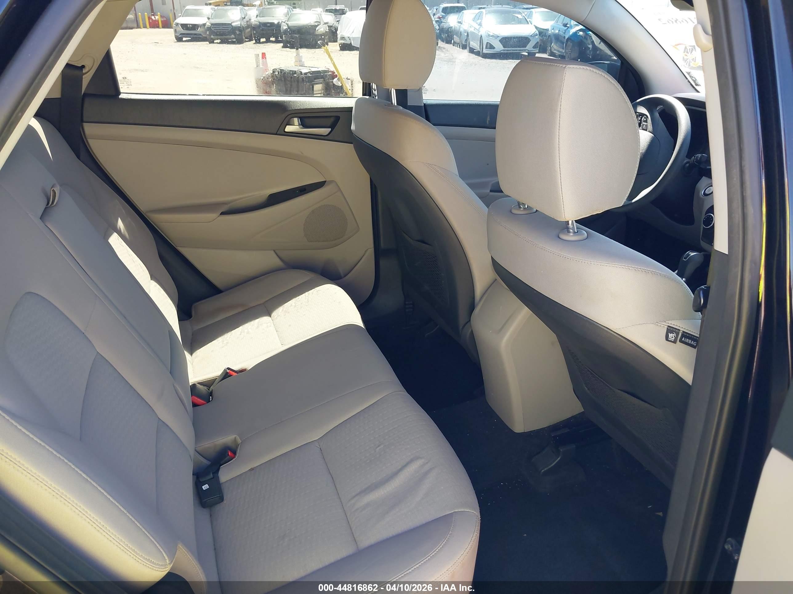 HYUNDAI TUCSON image 8