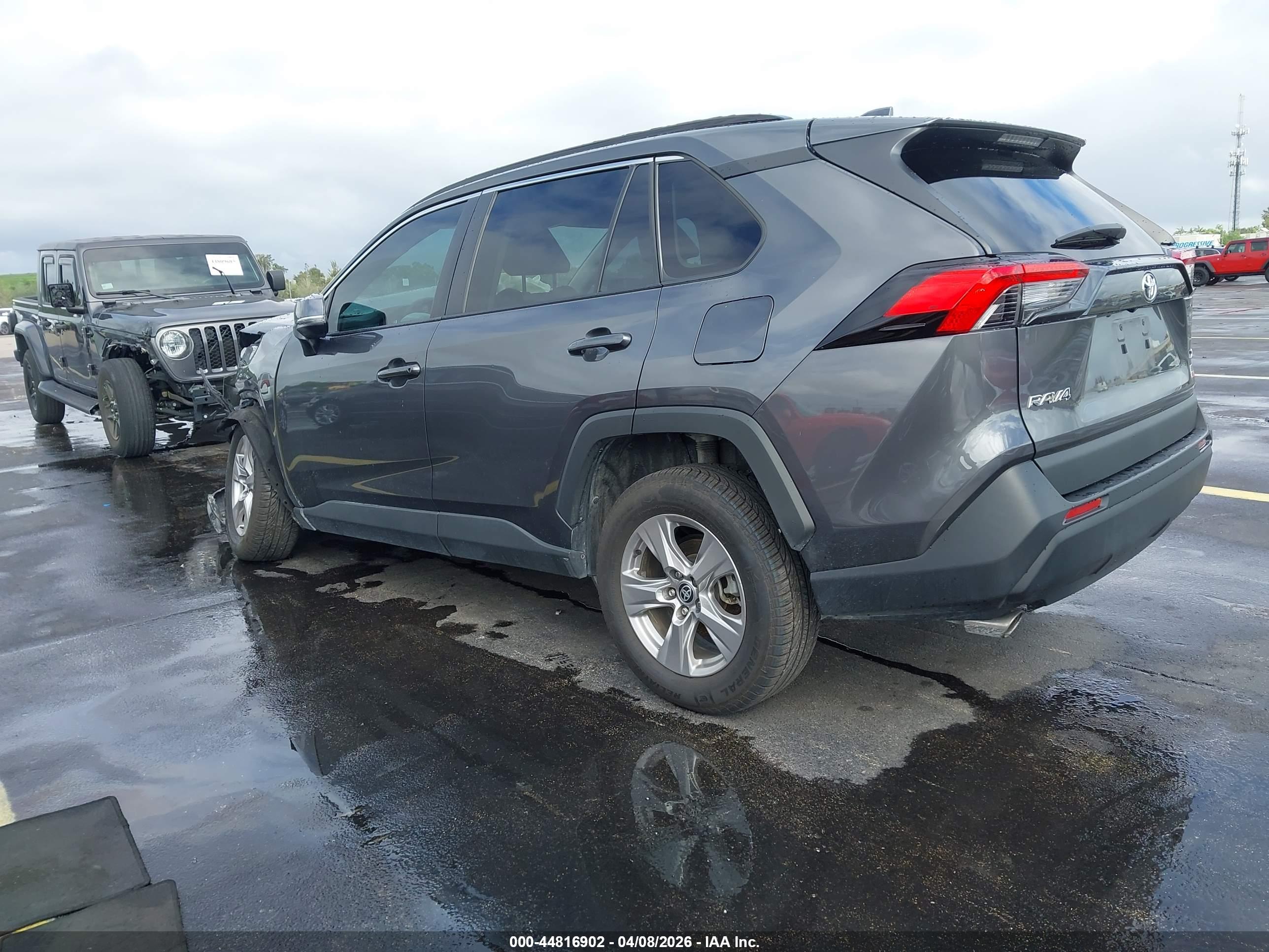 TOYOTA RAV4 image 3