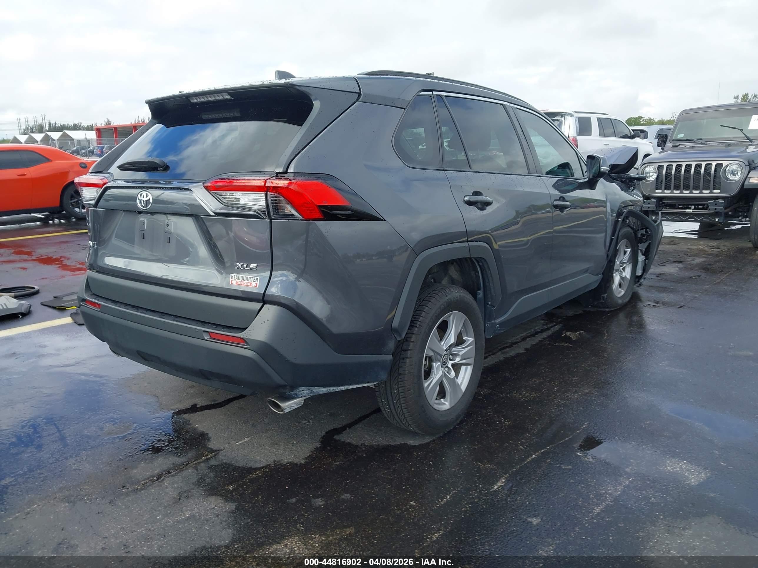 TOYOTA RAV4 image 4