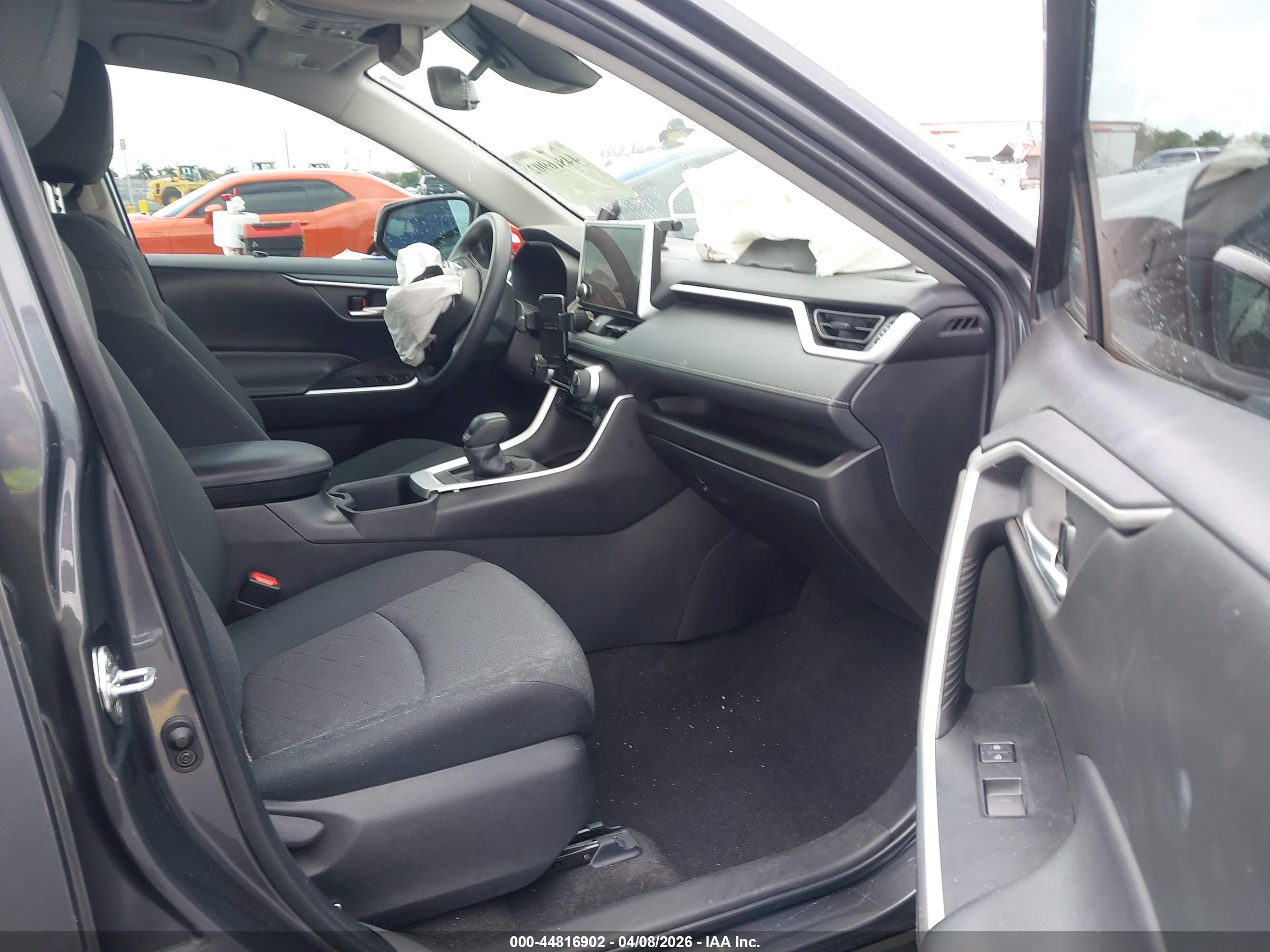 TOYOTA RAV4 image 5