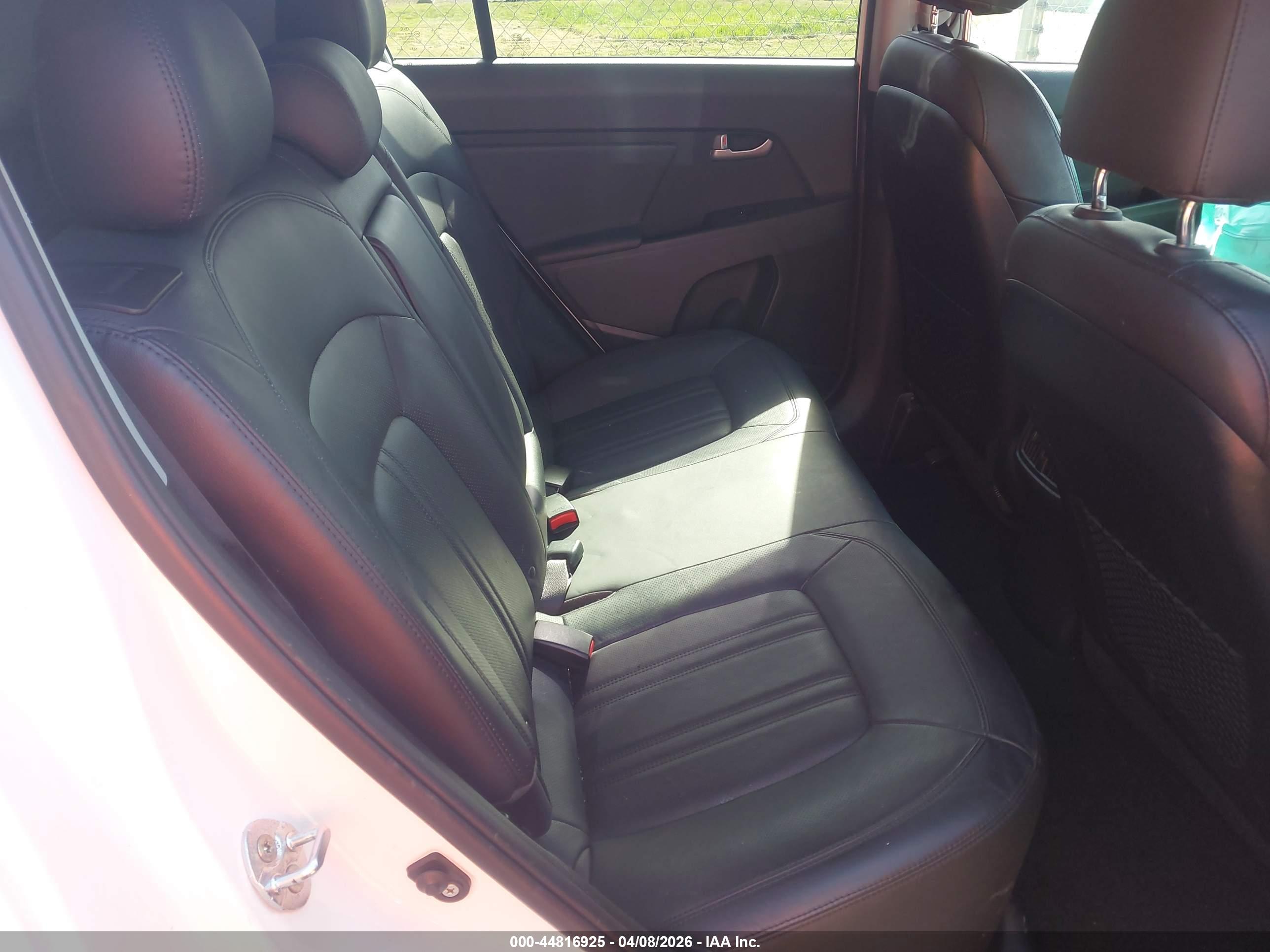 KIA SPORTAGE image 8