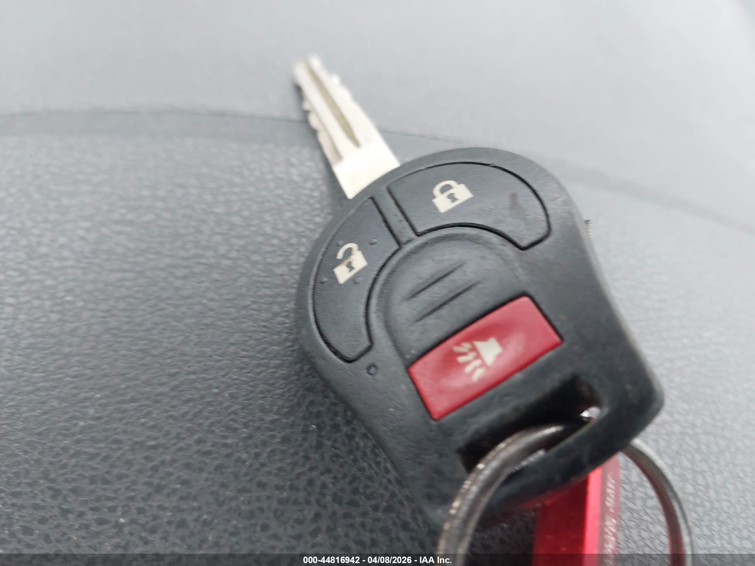 NISSAN VERSA image 11