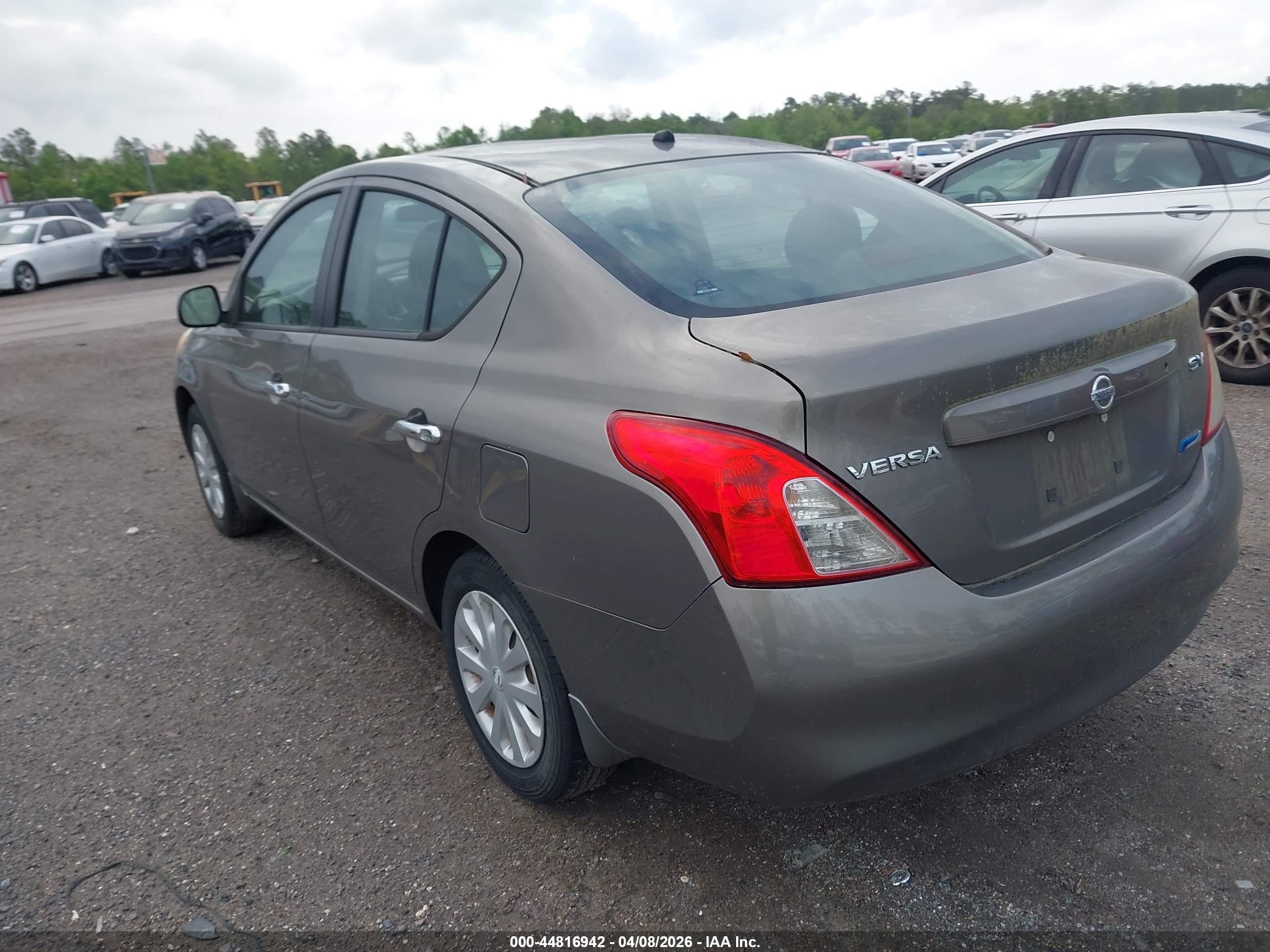 NISSAN VERSA image 3